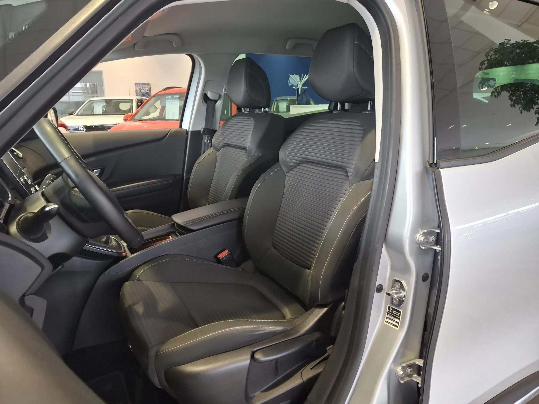 Renault-Grand Scénic-image-9