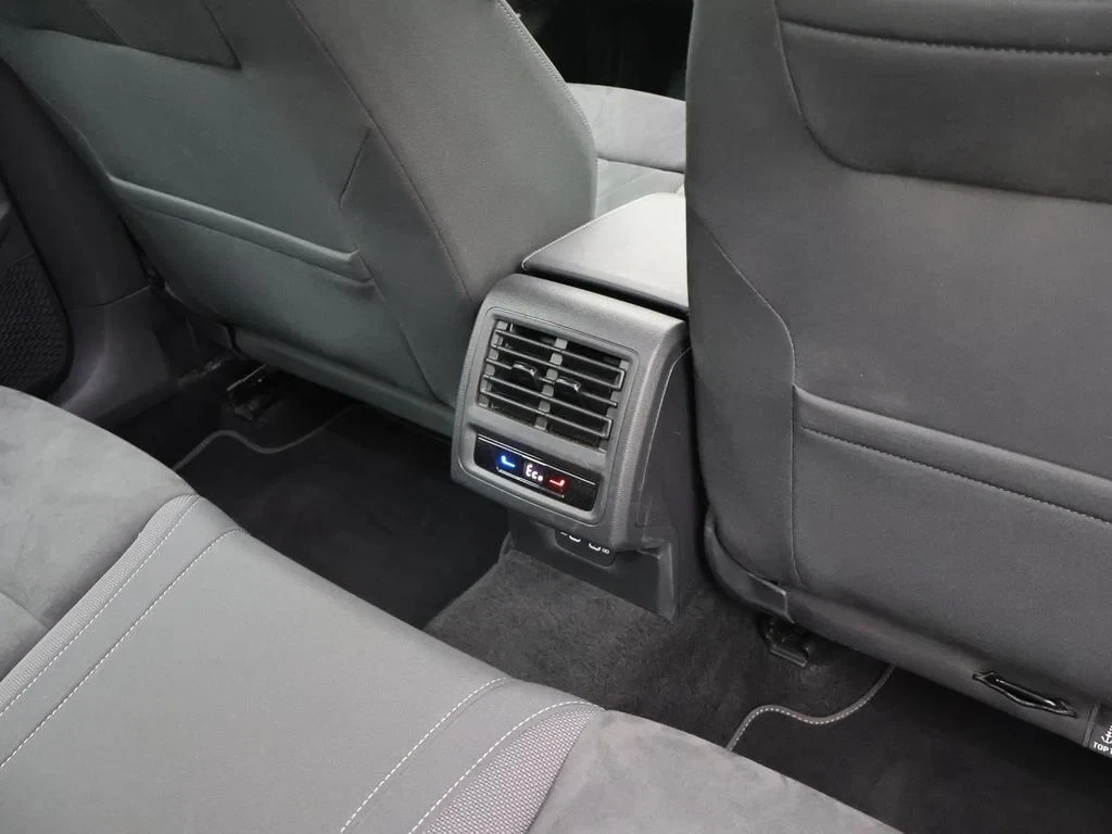 Volkswagen-Golf-image-13