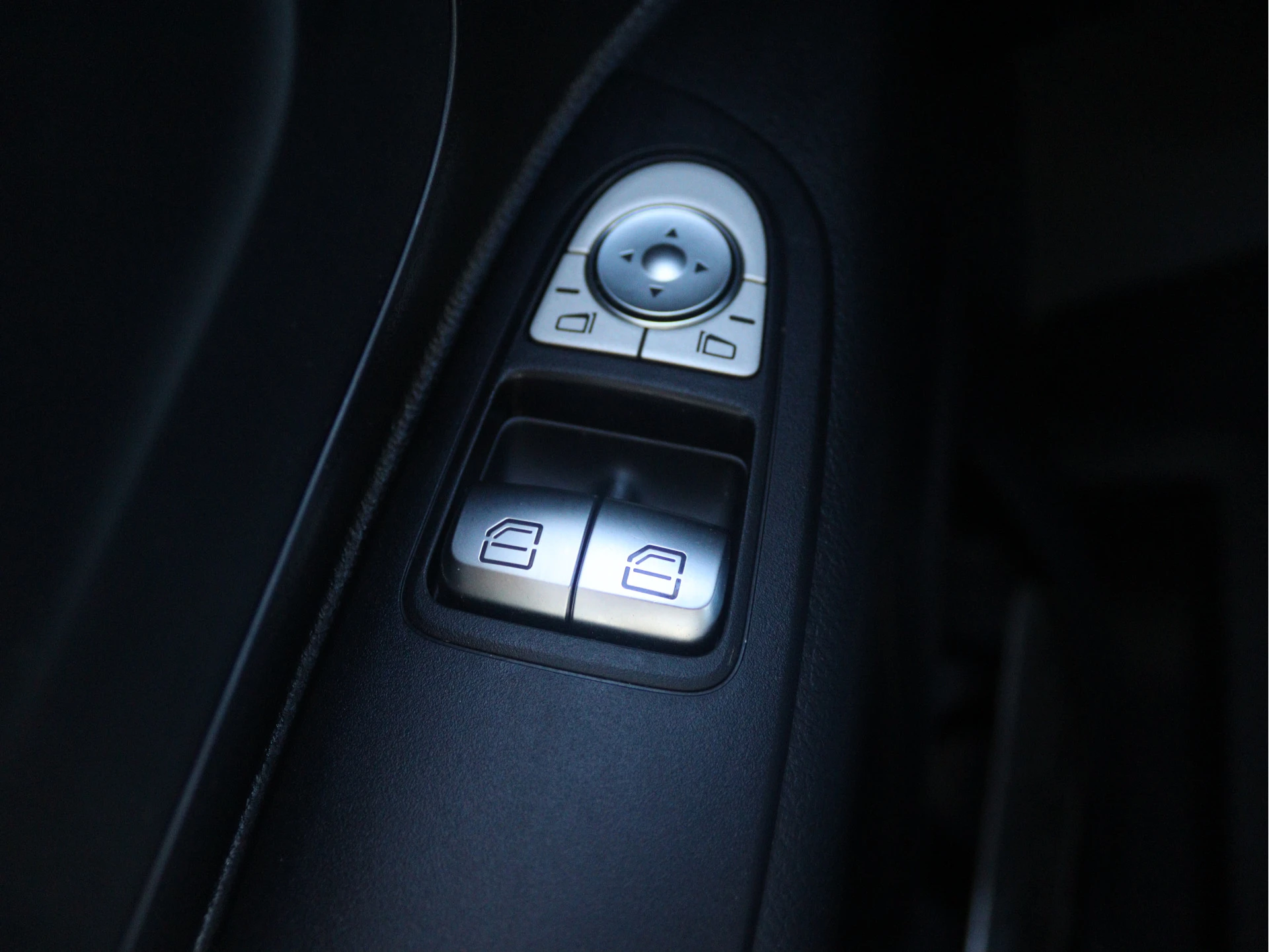 Mercedes-Benz-Vito-image-4