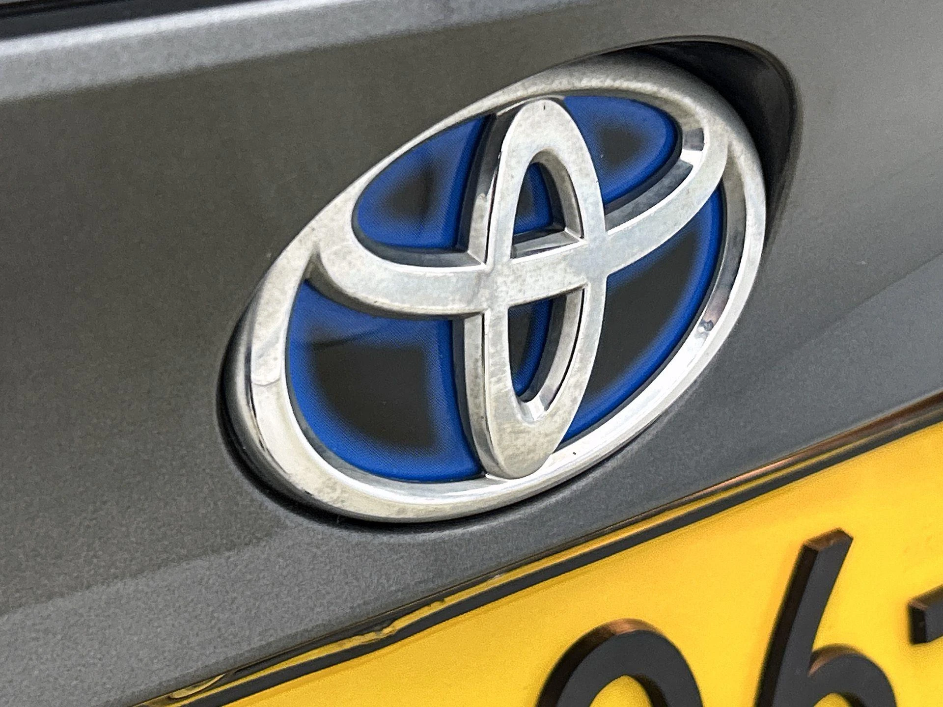 Toyota-C-HR-image-30