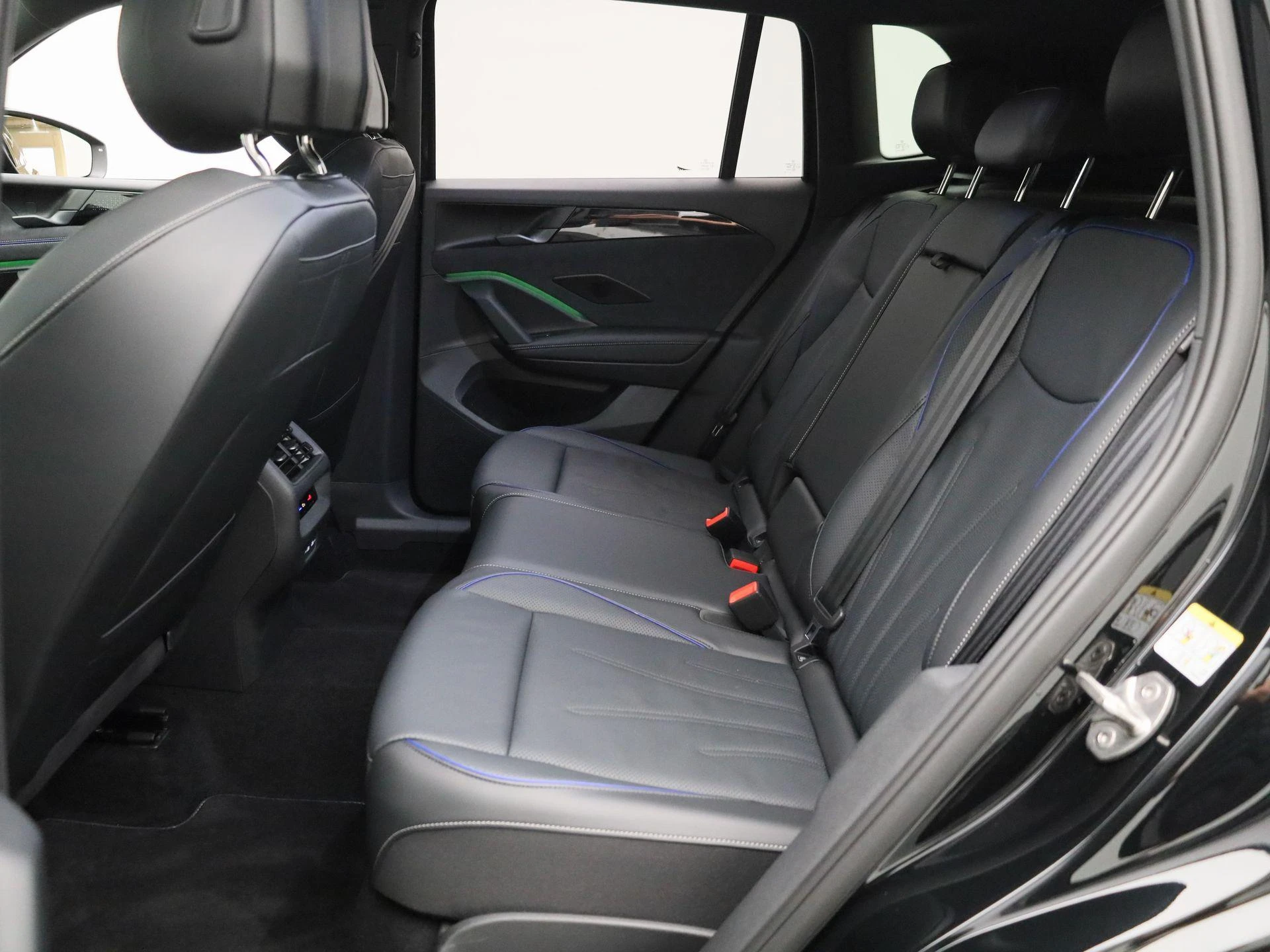 Volkswagen-Tiguan-image-10