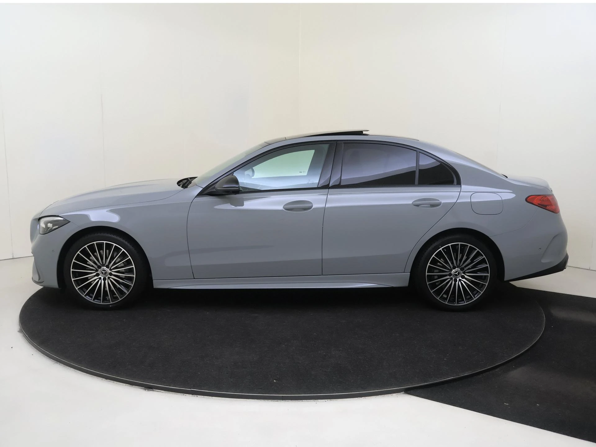 Mercedes-Benz-C-Klasse-image-6