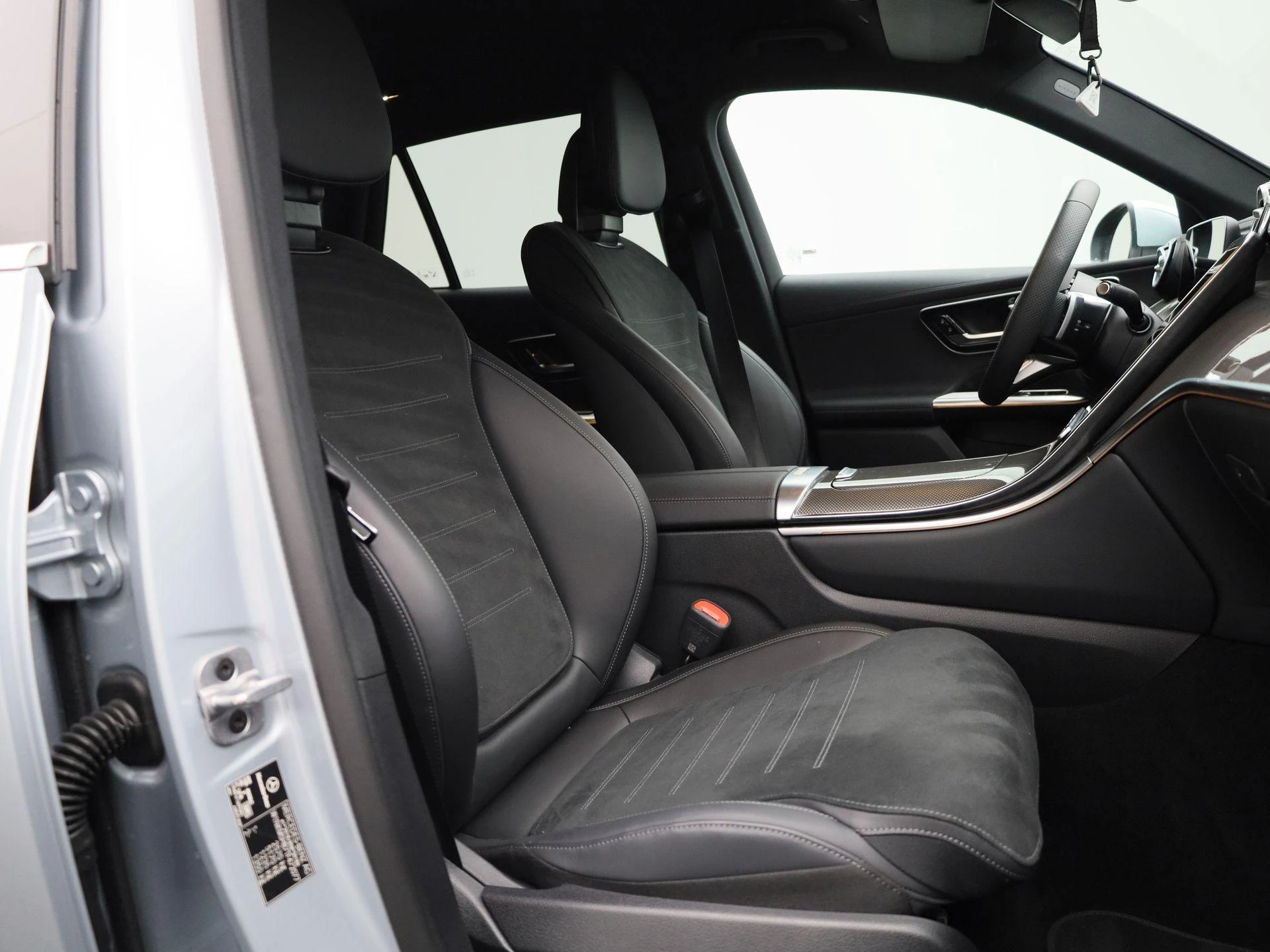 Mercedes-Benz-GLC-image-39