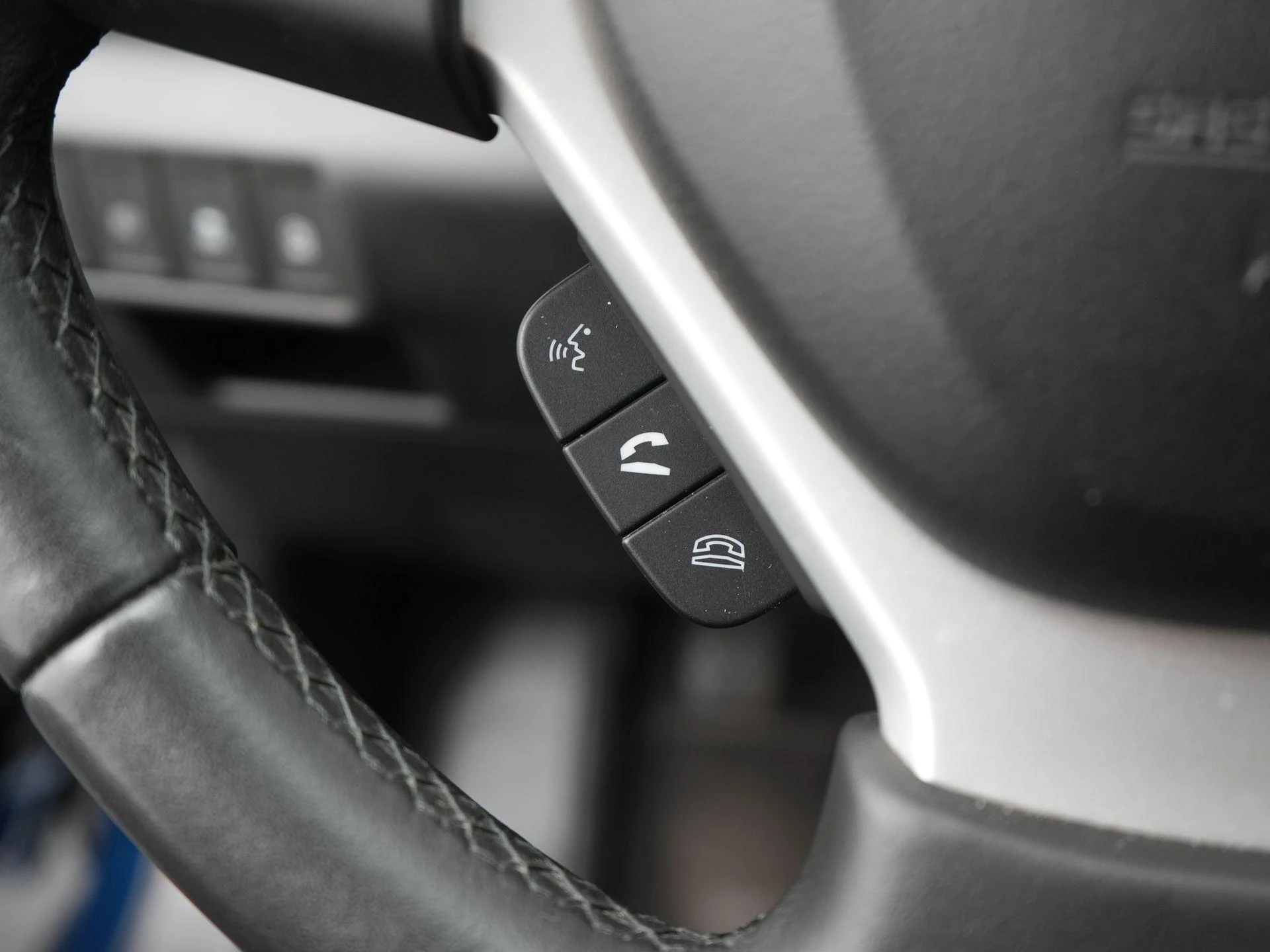Suzuki-S-Cross-image-22