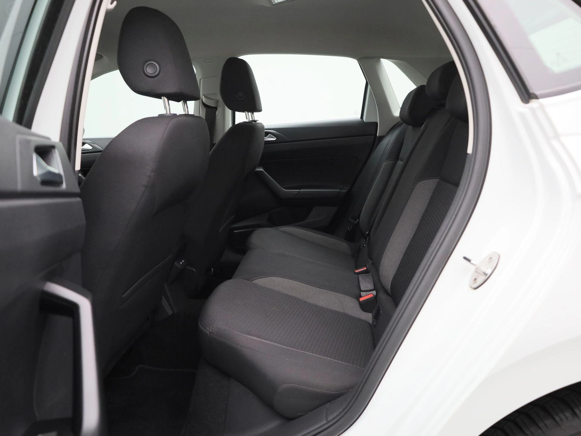 Volkswagen-Polo-image-13