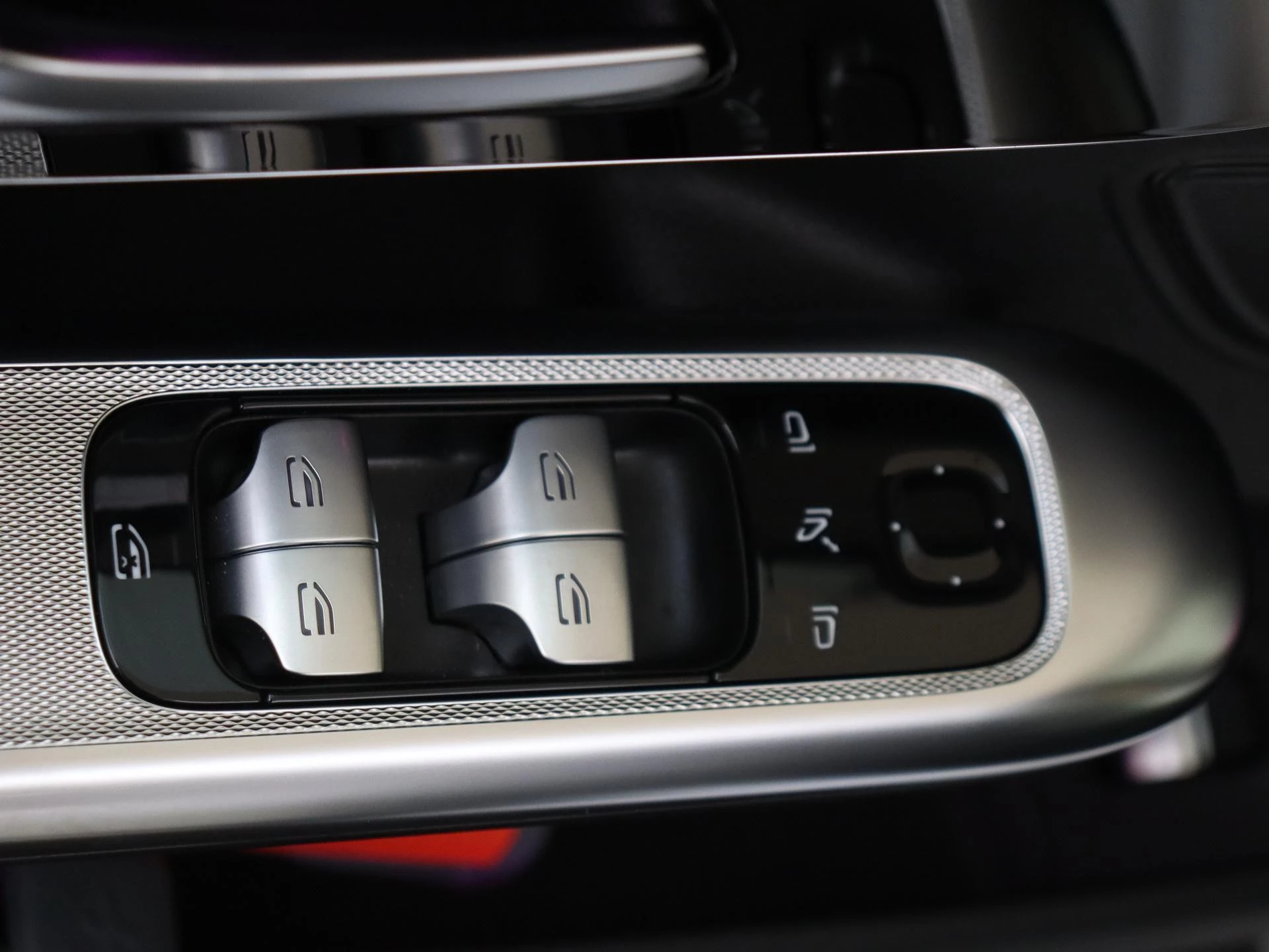 Mercedes-Benz-EQE-image-25