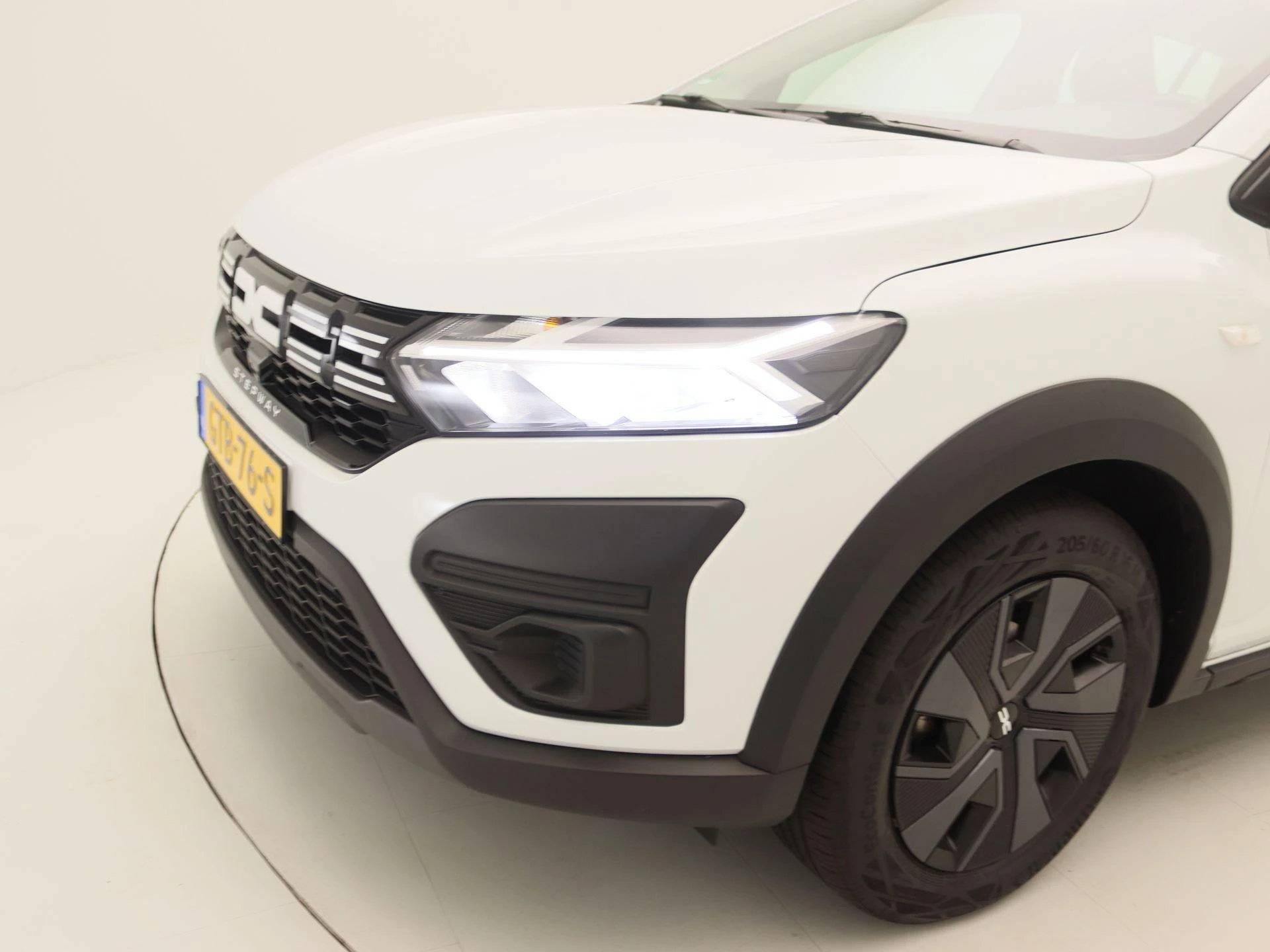 Dacia-Sandero Stepway-image-13