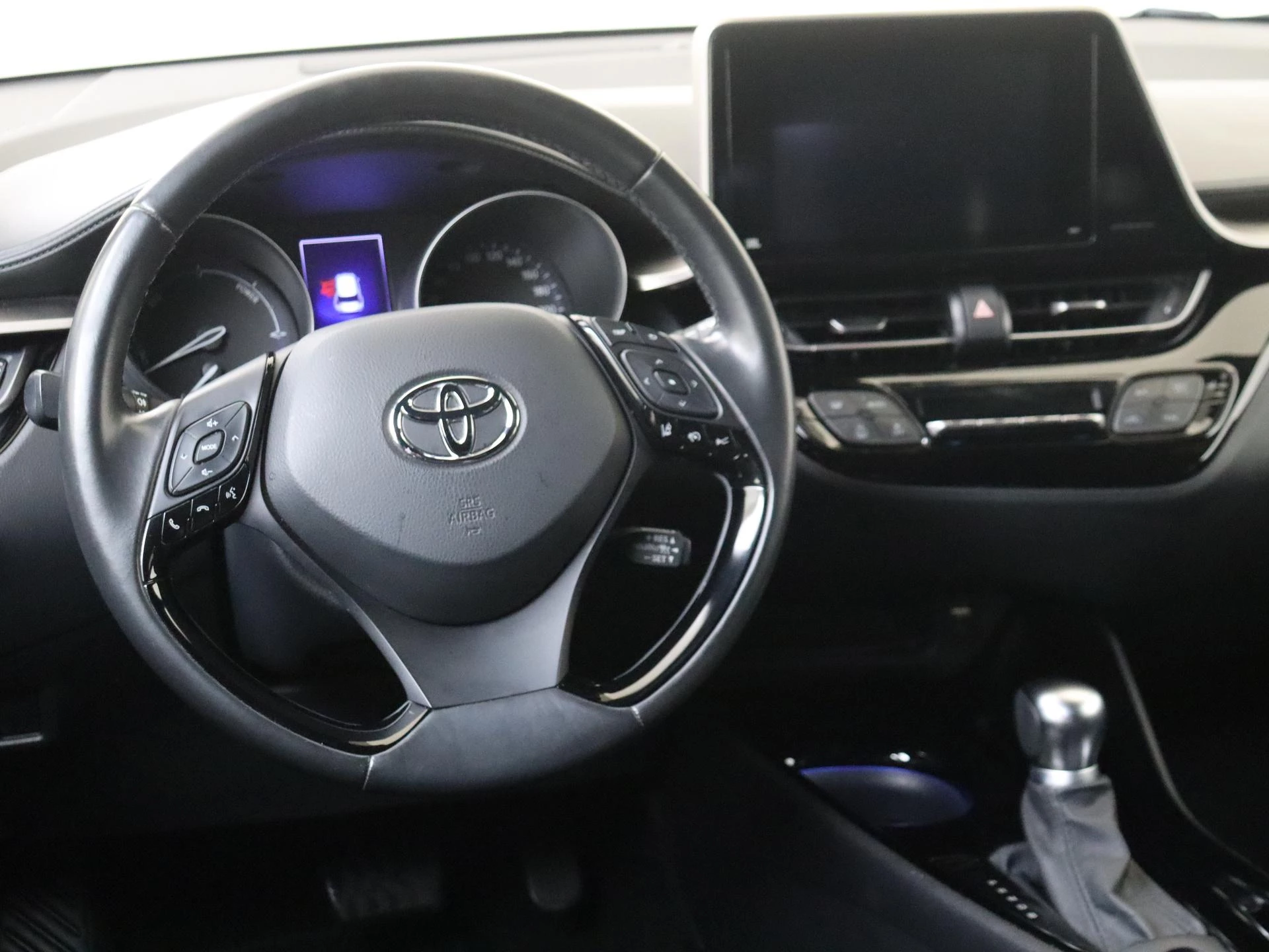 Toyota-C-HR-image-13