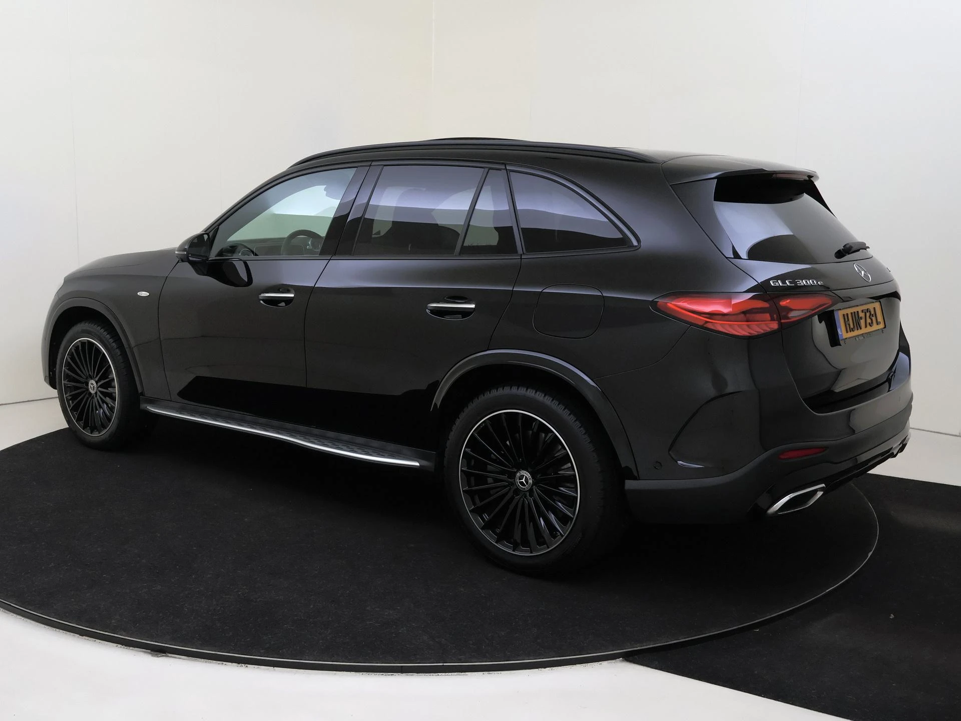 Mercedes-Benz-GLC-image-2