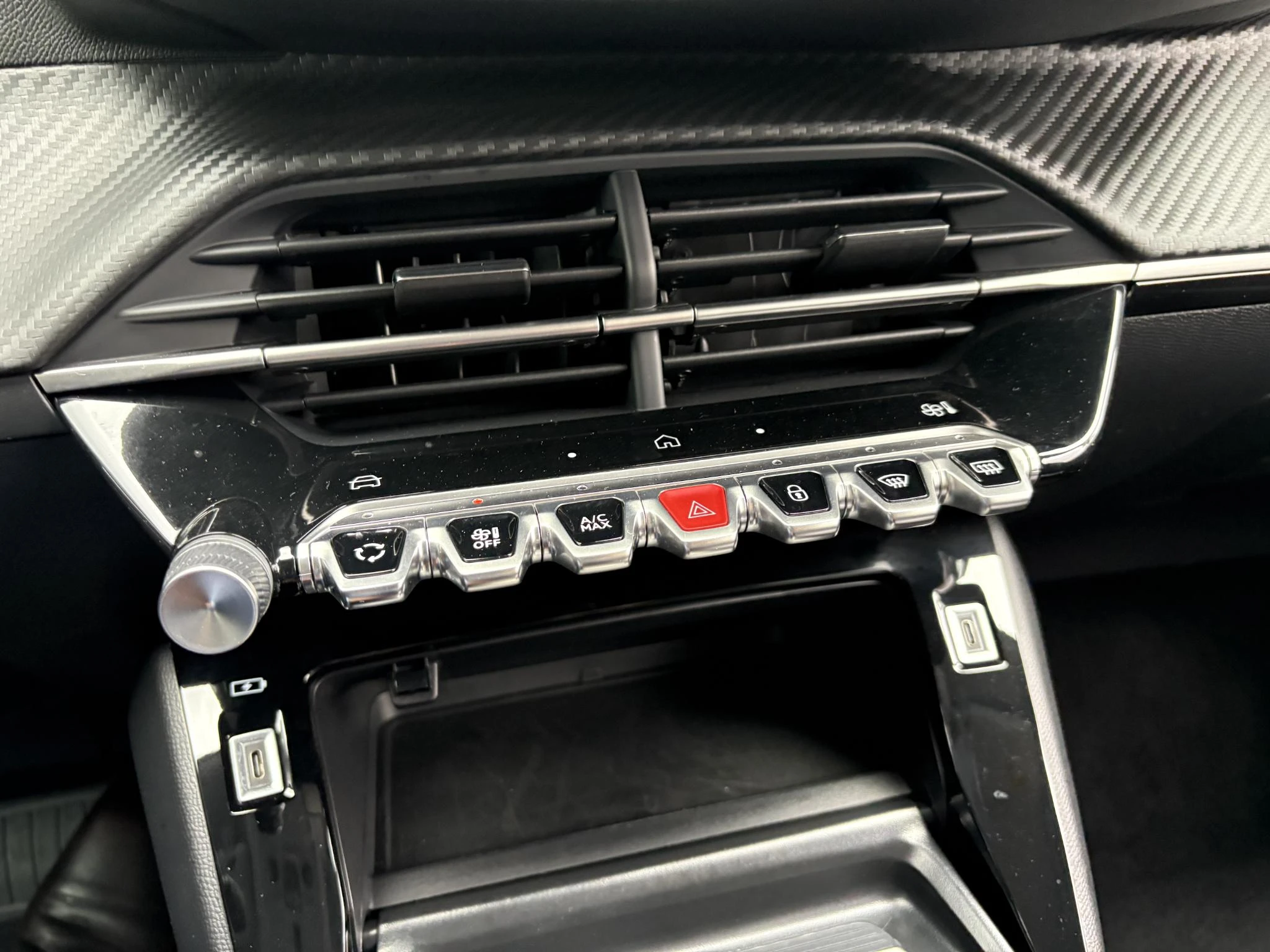 Peugeot-208-image-19