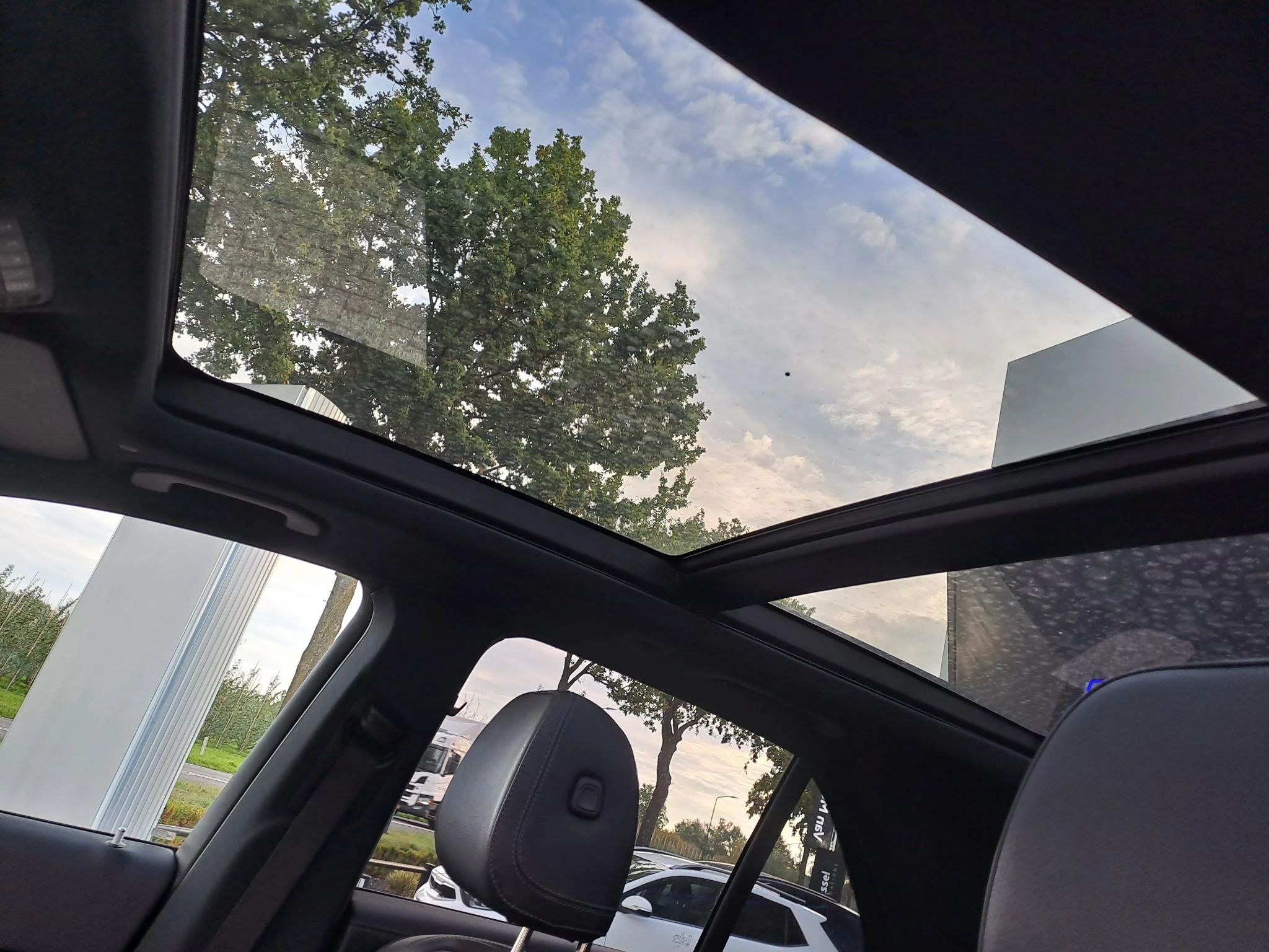 Mercedes-Benz-GLE-image-13