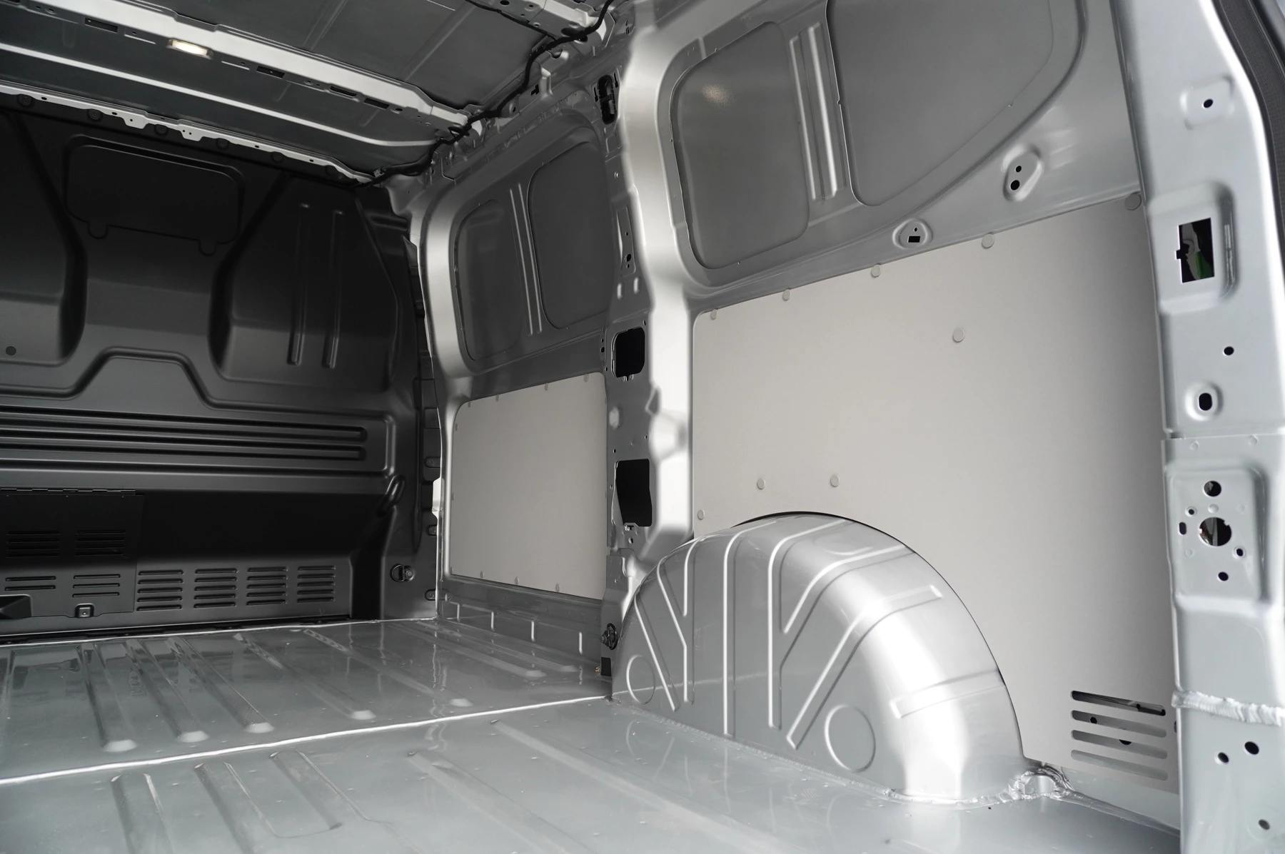 Volkswagen-Transporter-image-10