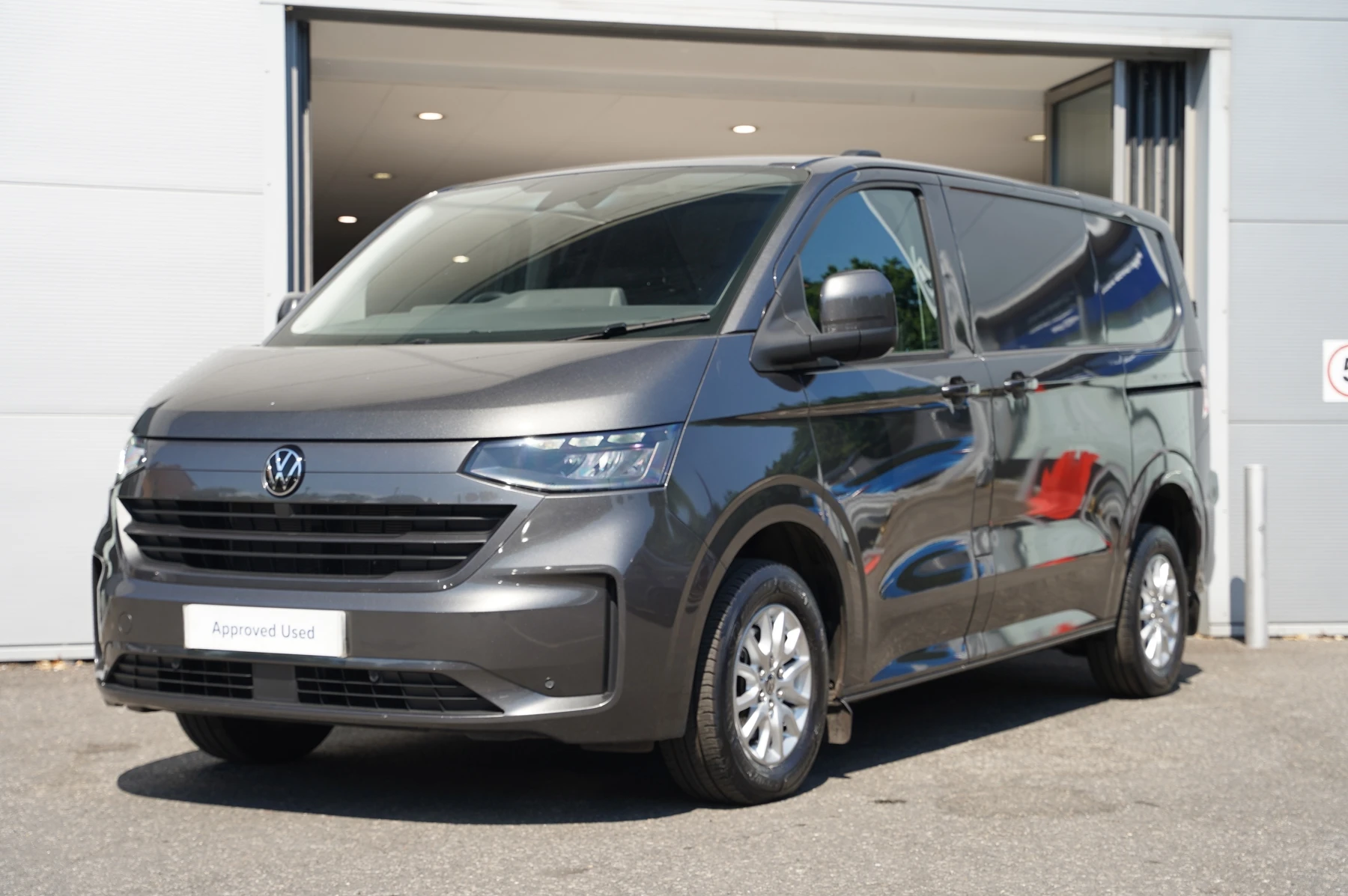 Volkswagen-Transporter-image-39
