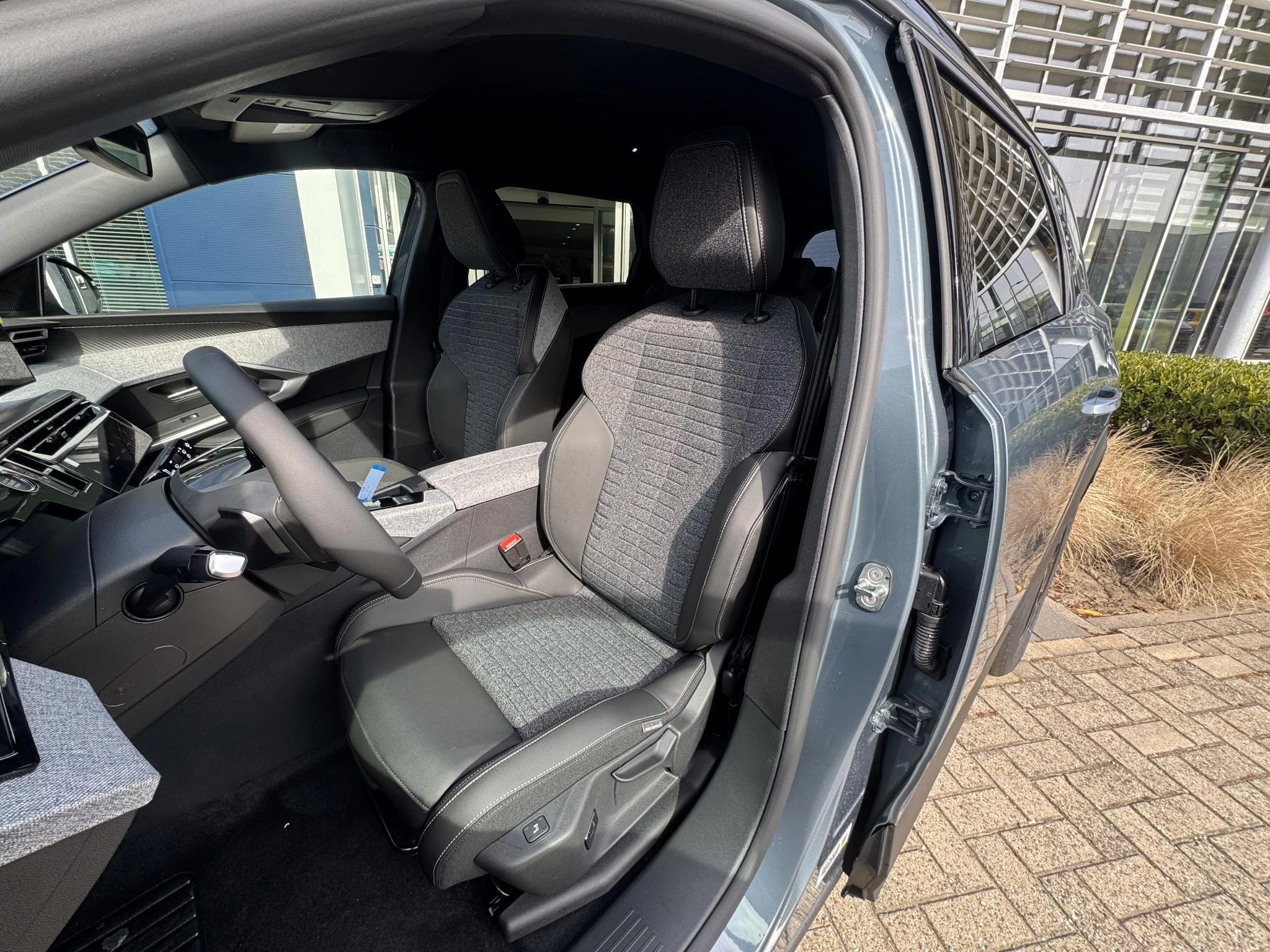 Peugeot-e-5008-image-17