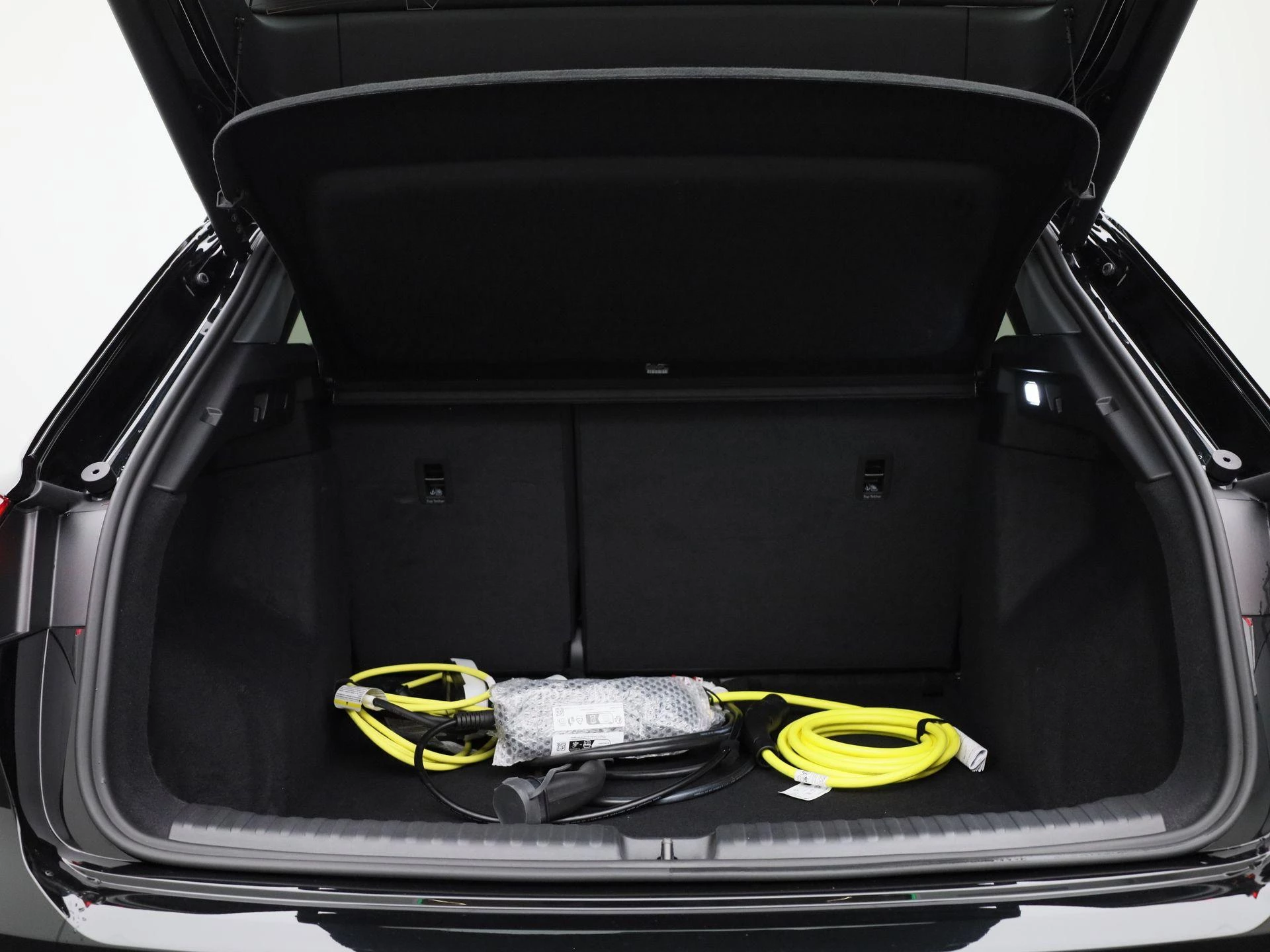 Audi-Q4 e-tron-image-13