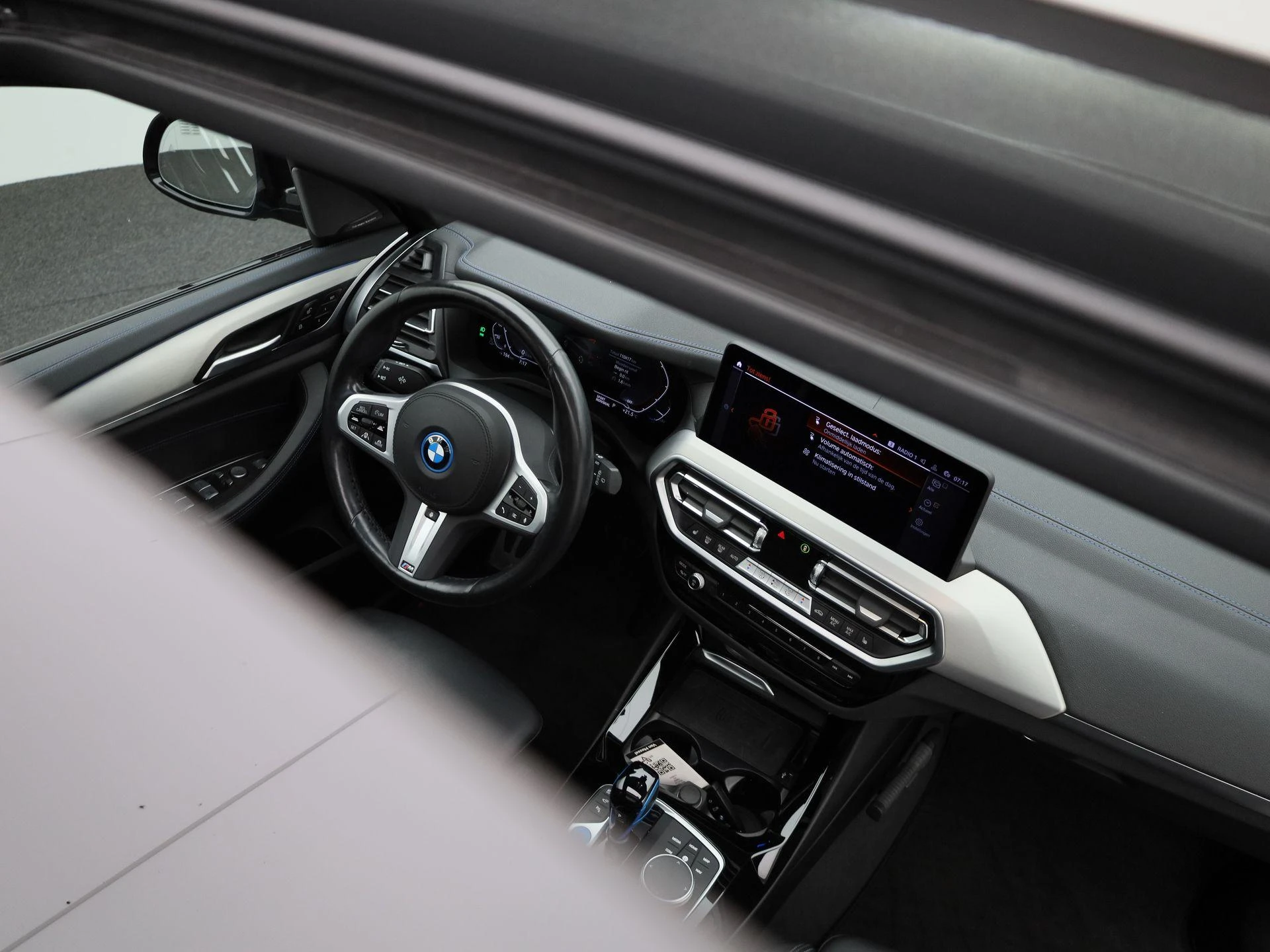 BMW-iX3-image-40