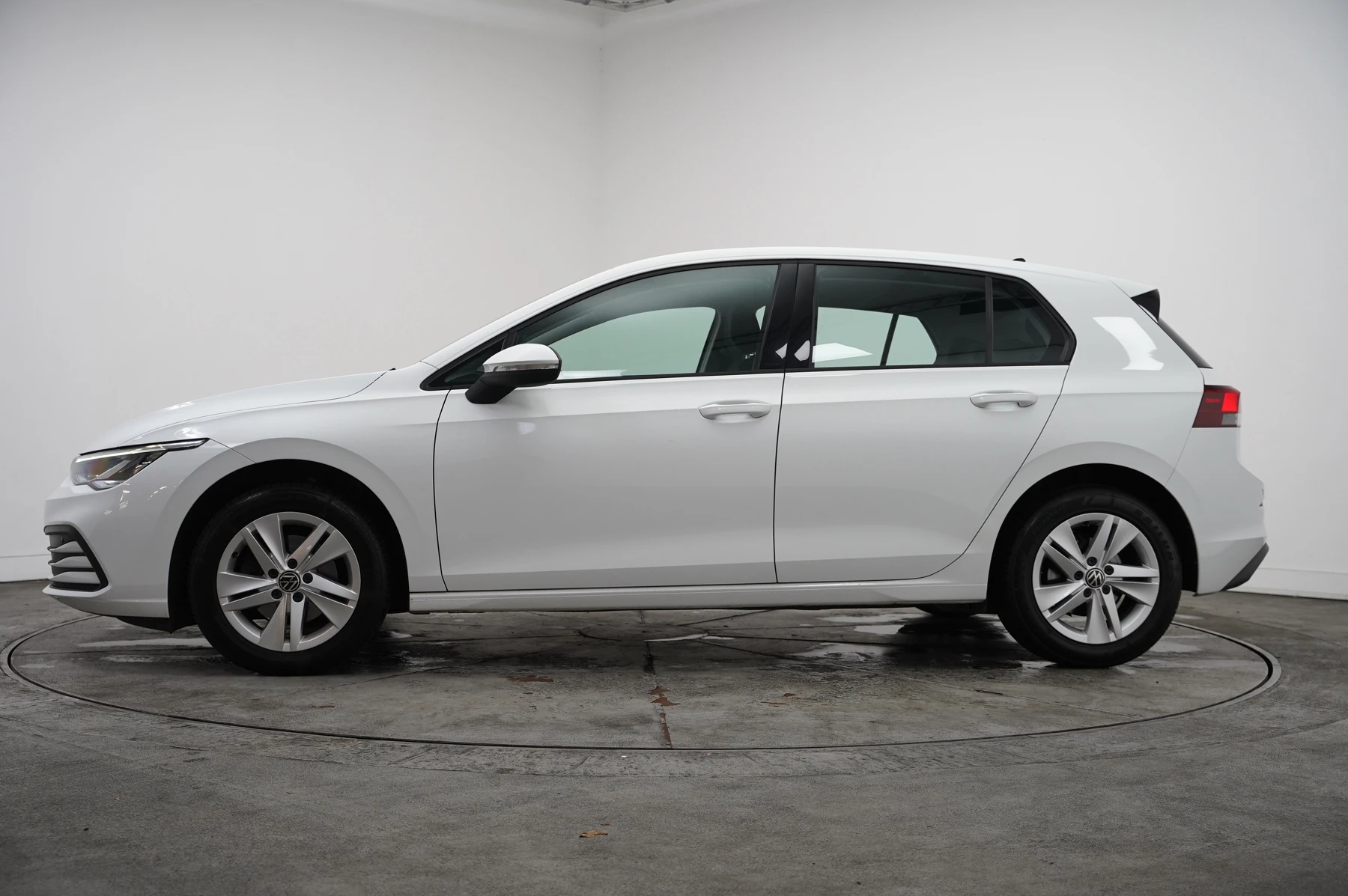 Volkswagen-Golf-image-15