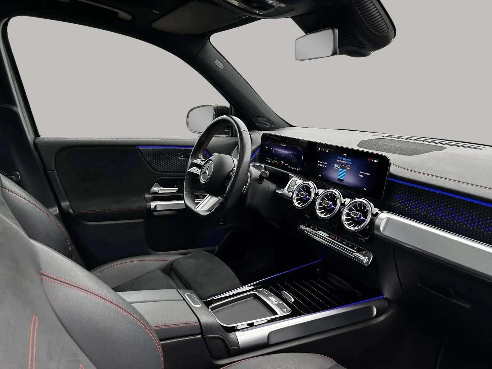 Mercedes-Benz-EQB-image-11