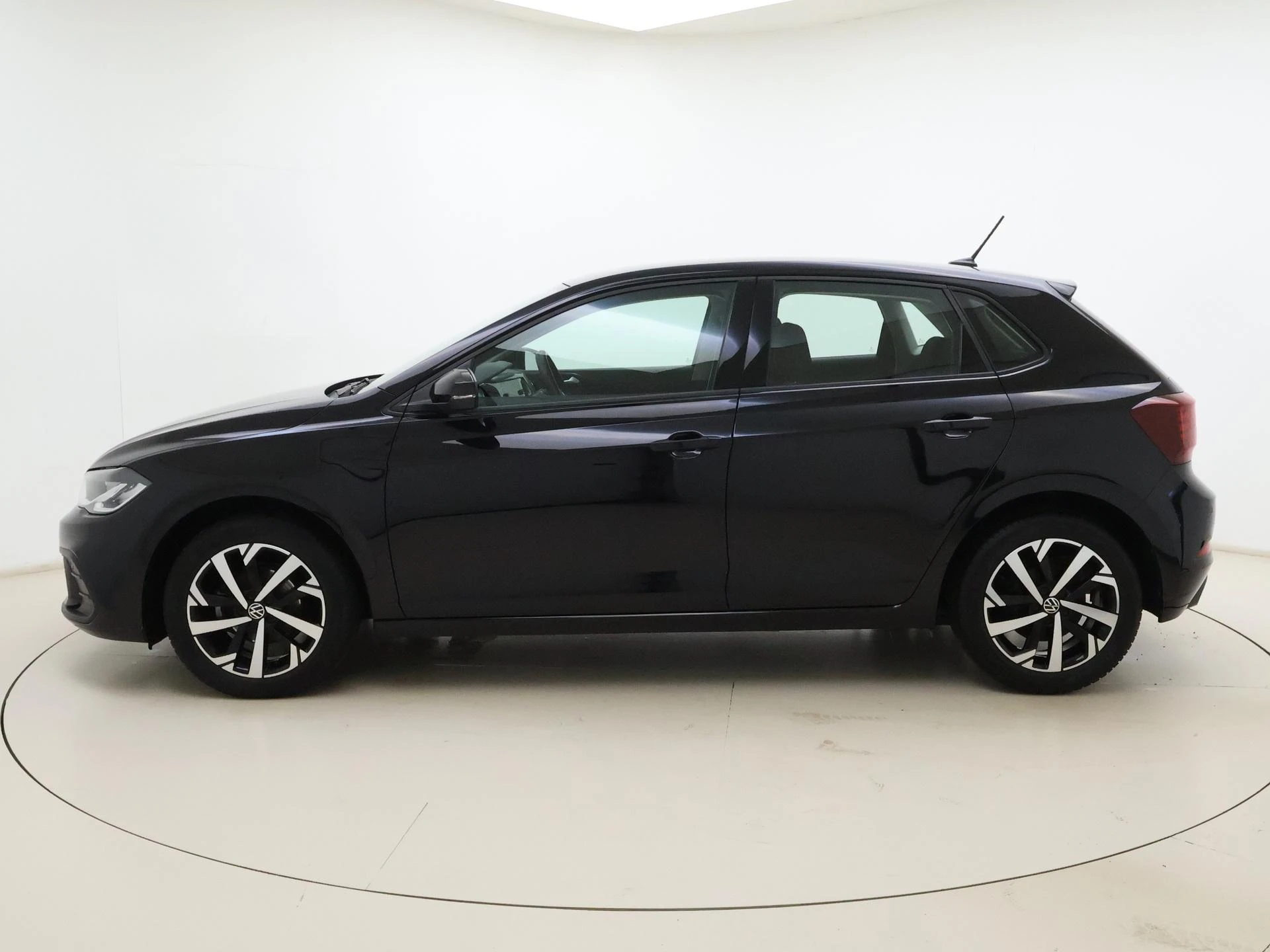 Volkswagen-Polo-image-1
