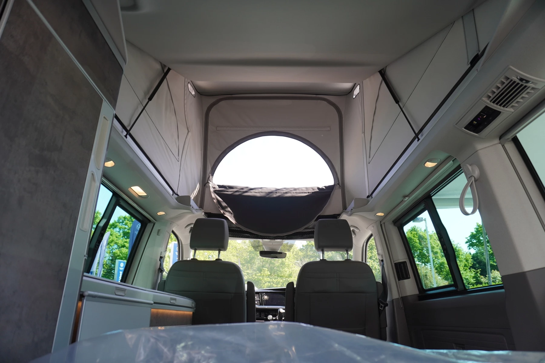 Volkswagen-California-image-12