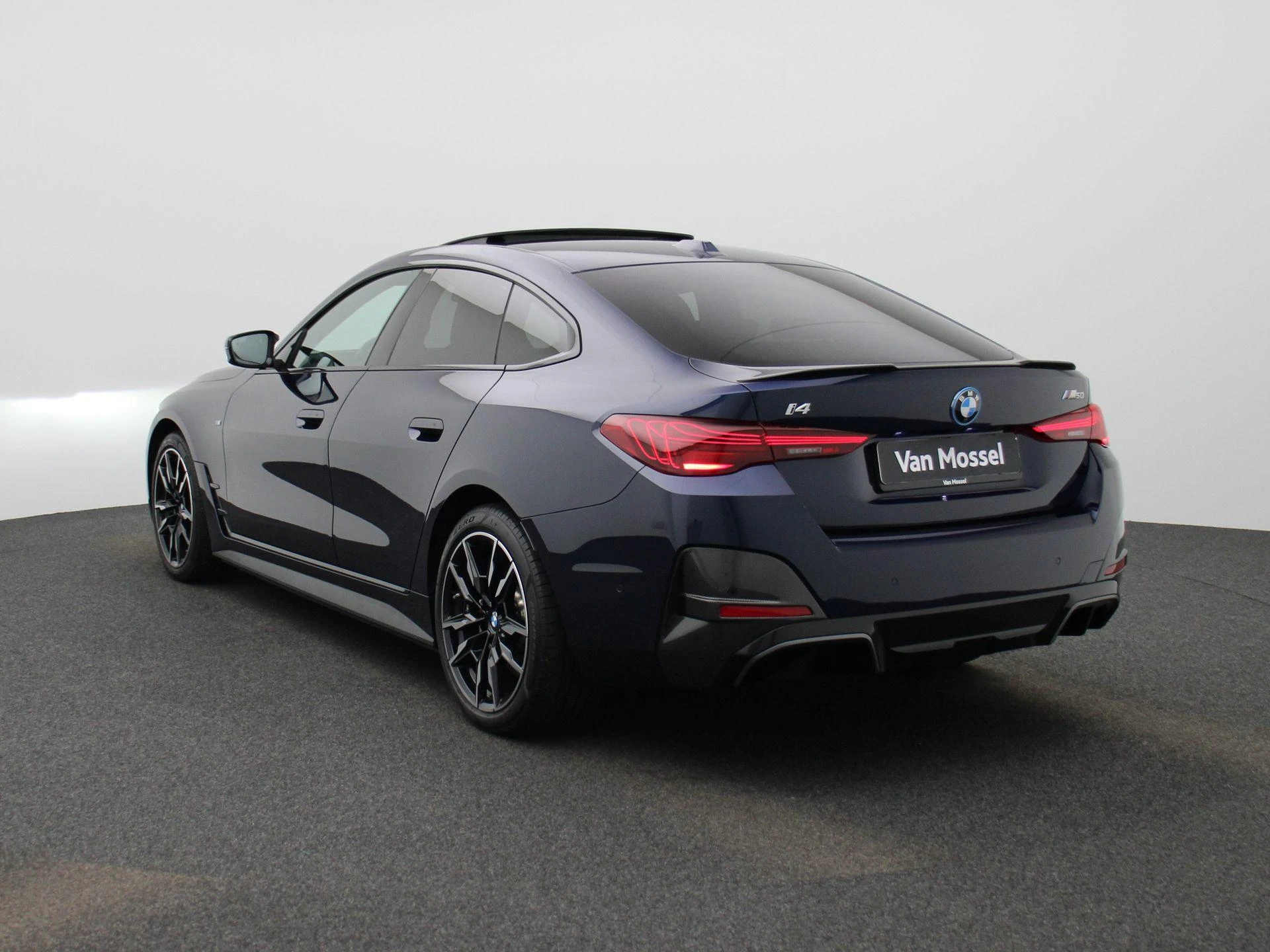 BMW-i4-image-1