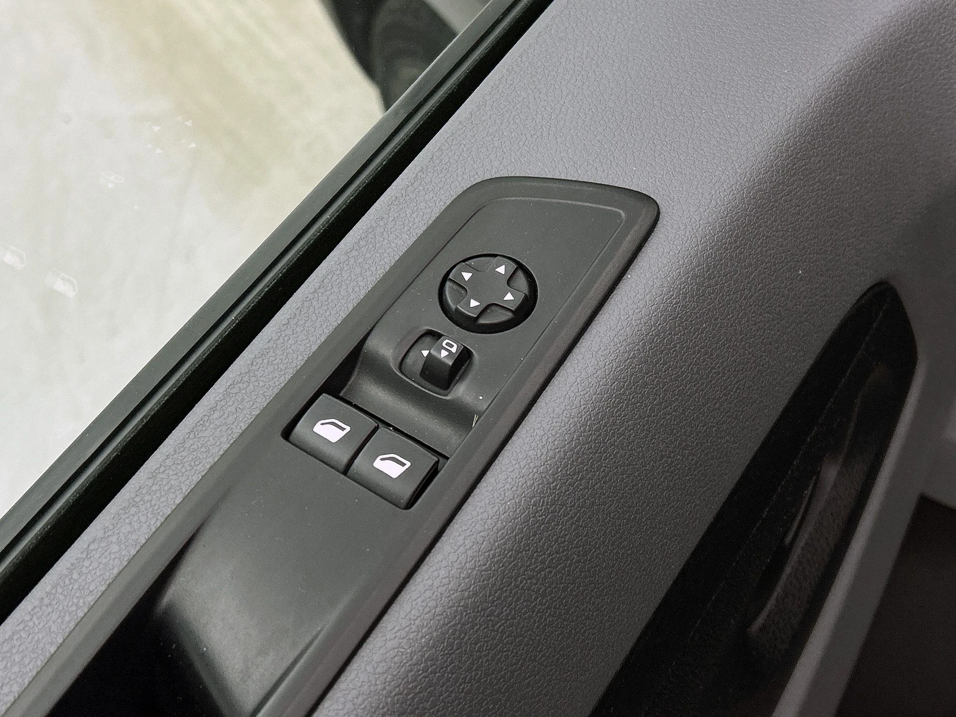 Opel-Vivaro-image-24