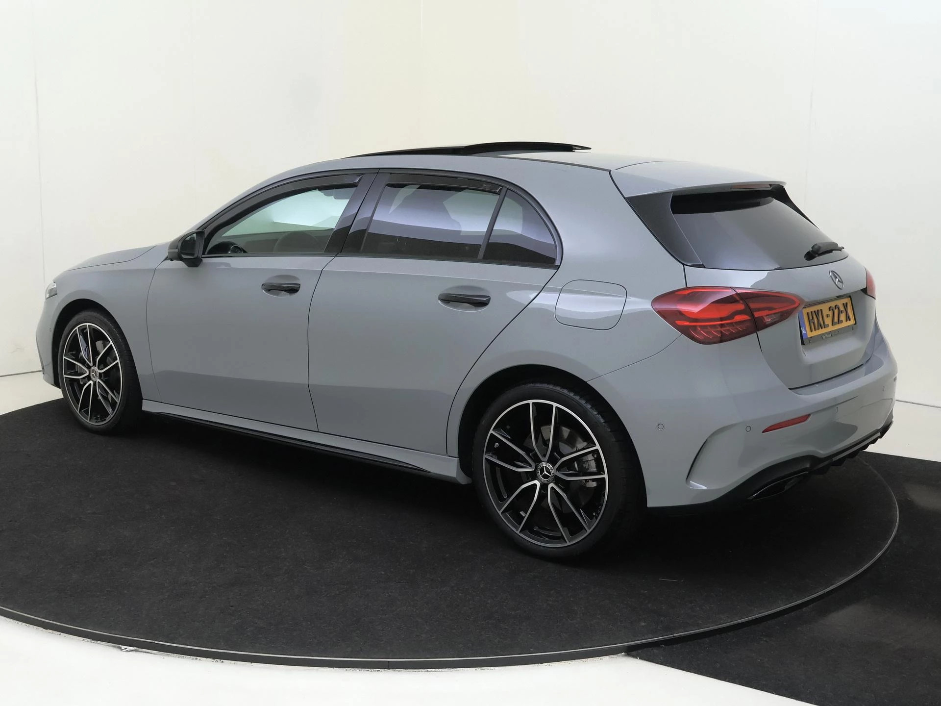 Mercedes-Benz-A-Klasse-image-2