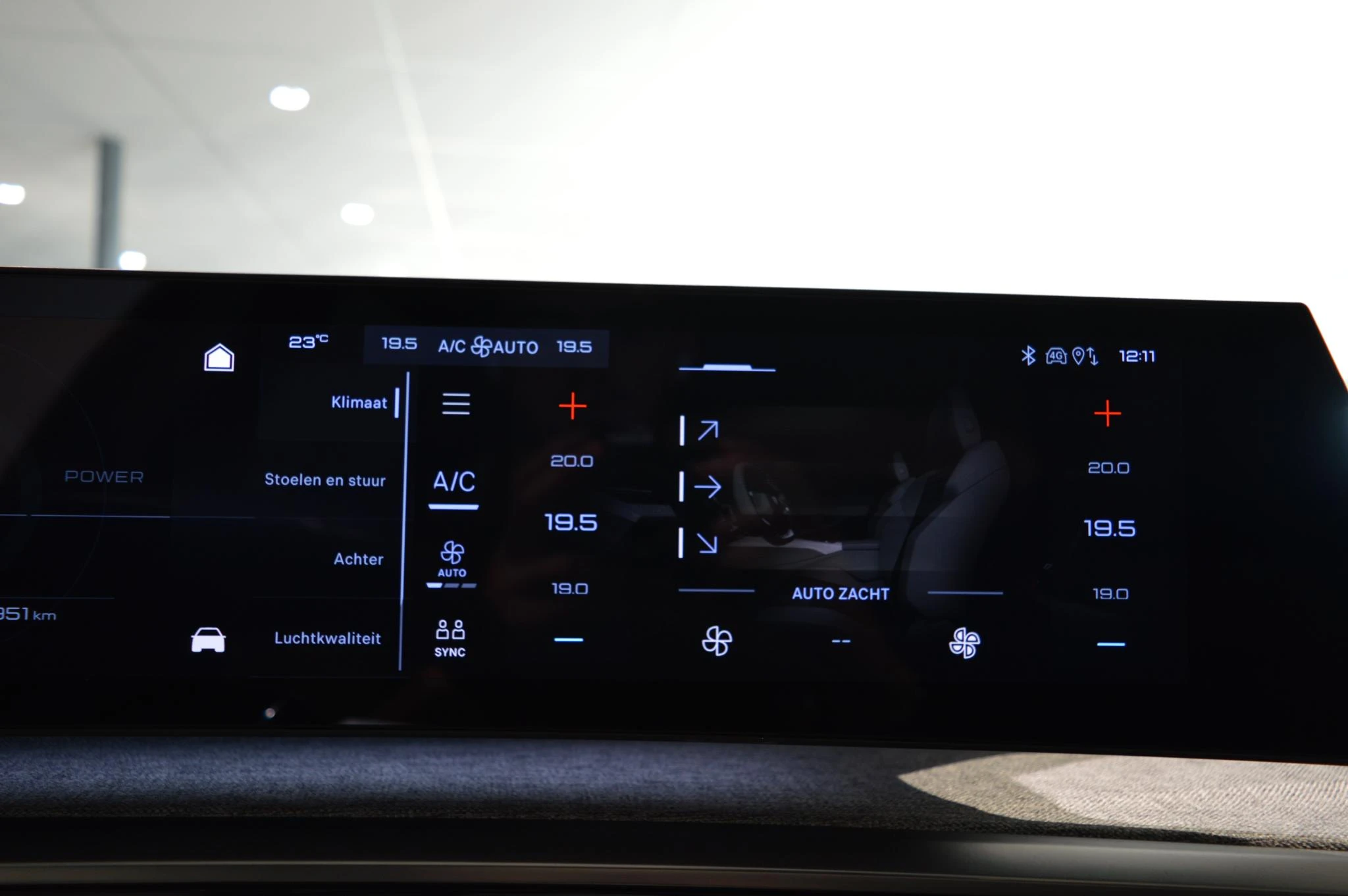 Peugeot-e-5008-image-19
