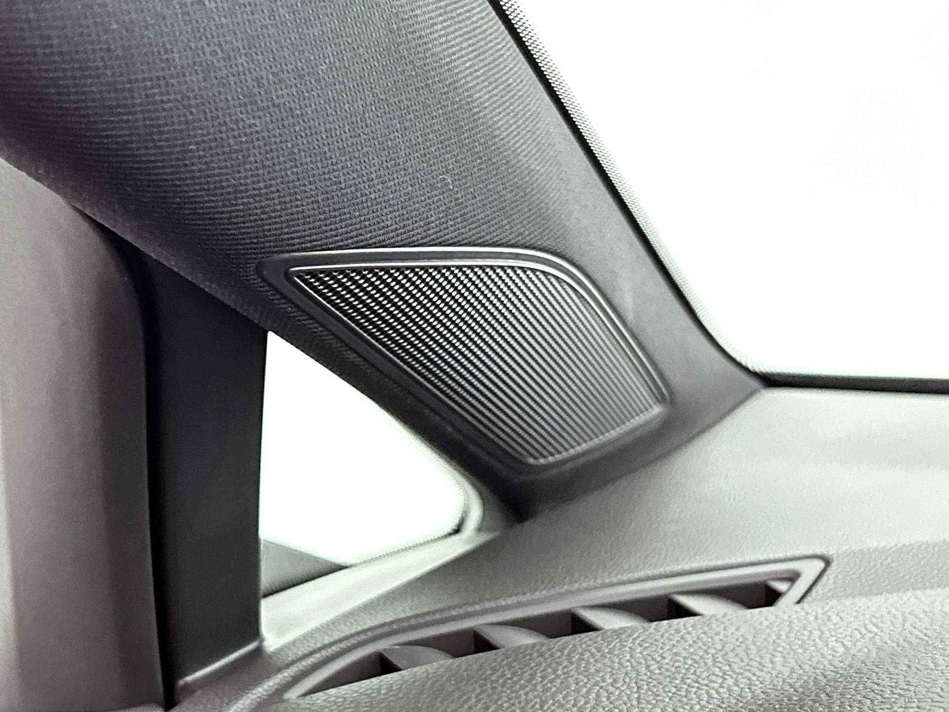 Volkswagen-Golf-image-13