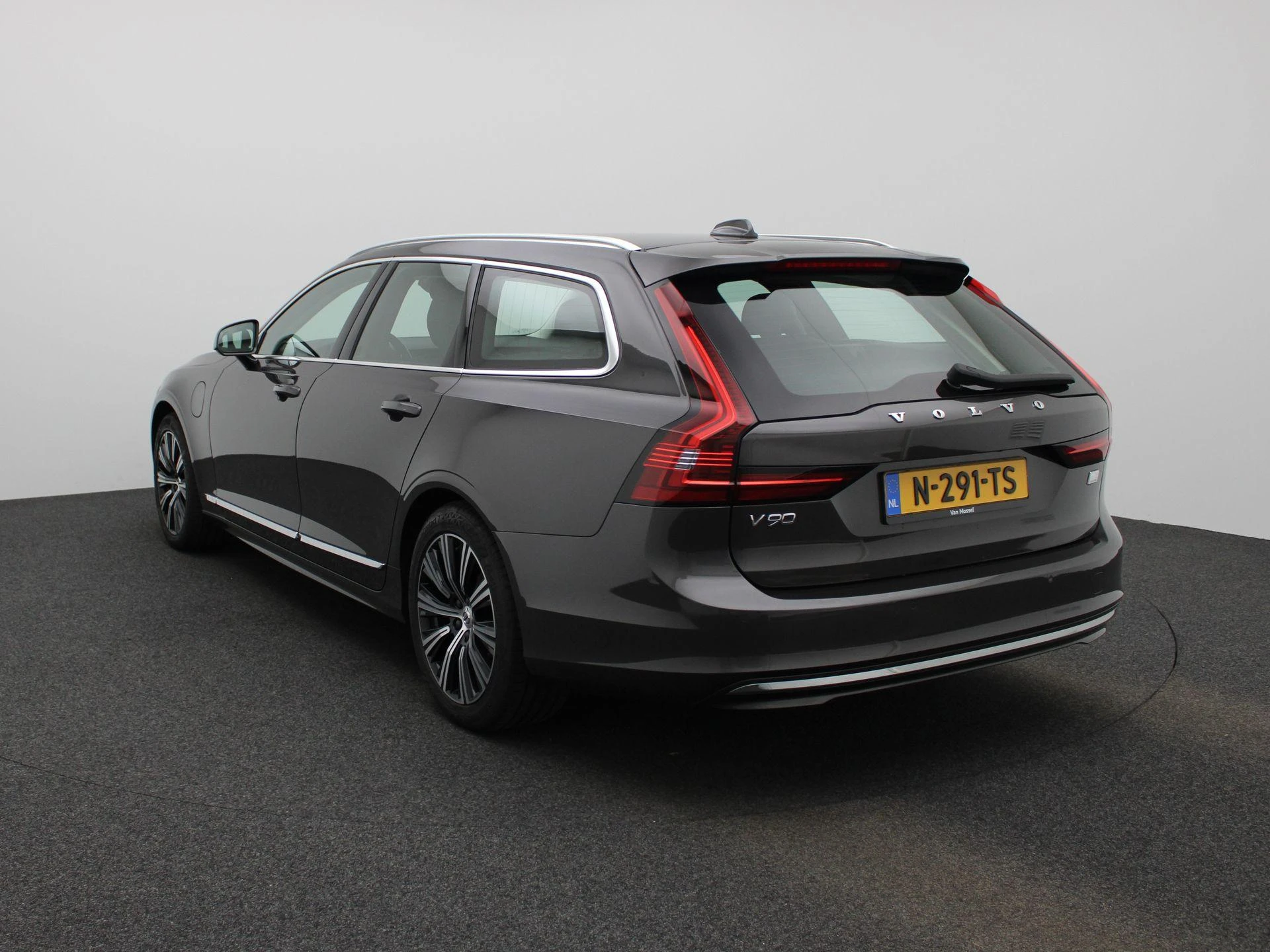 Volvo-V90-image-1