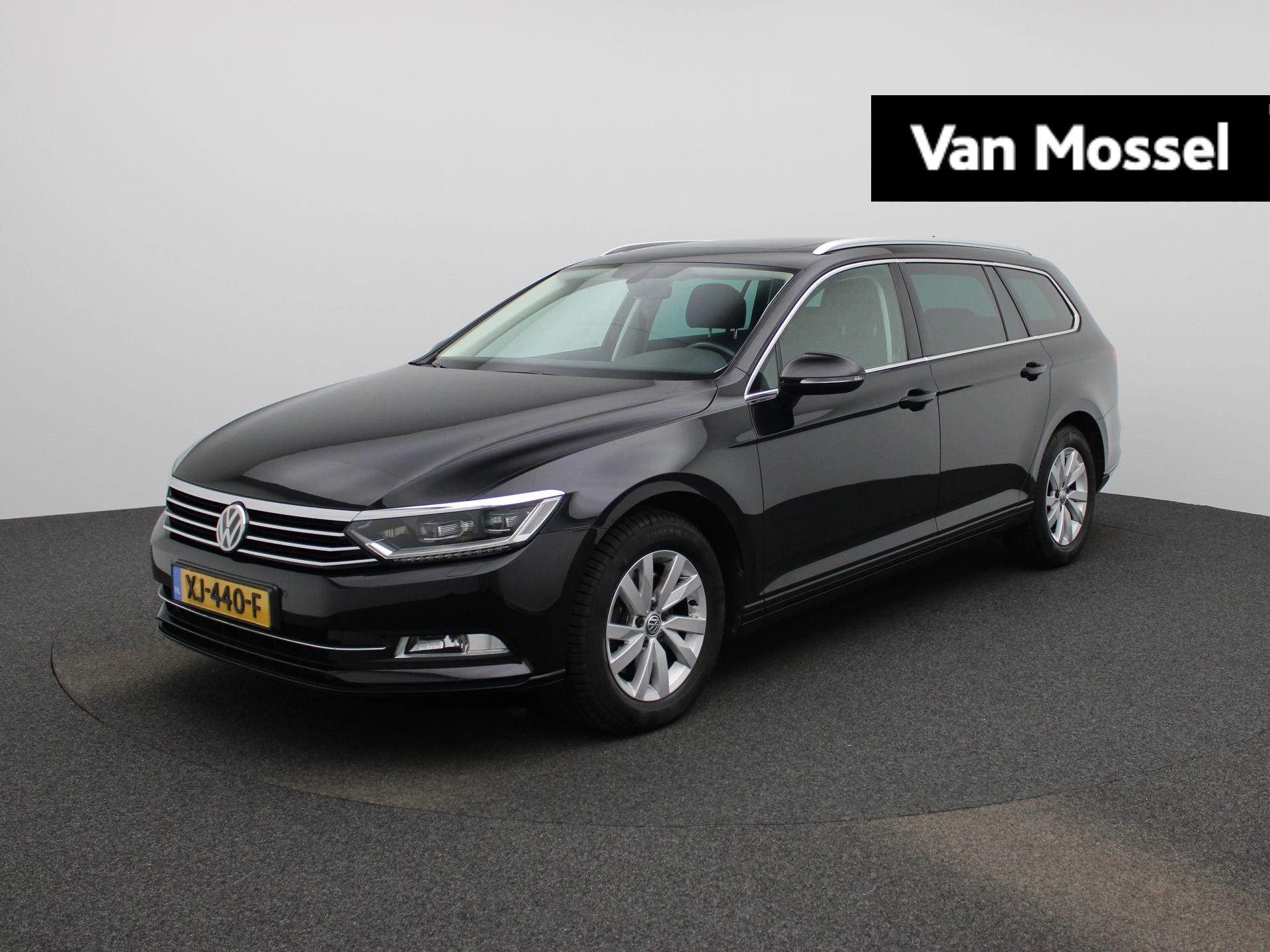 Volkswagen-Passat-image-0