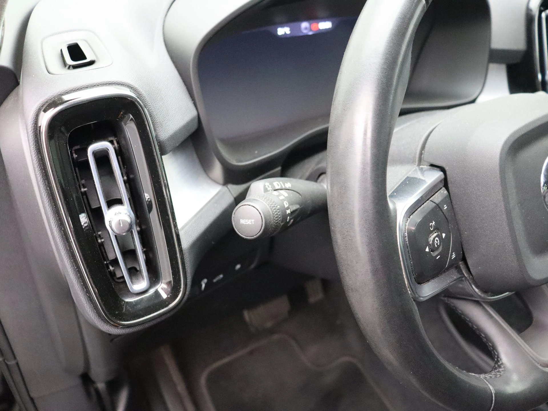 Volvo-XC40-image-9