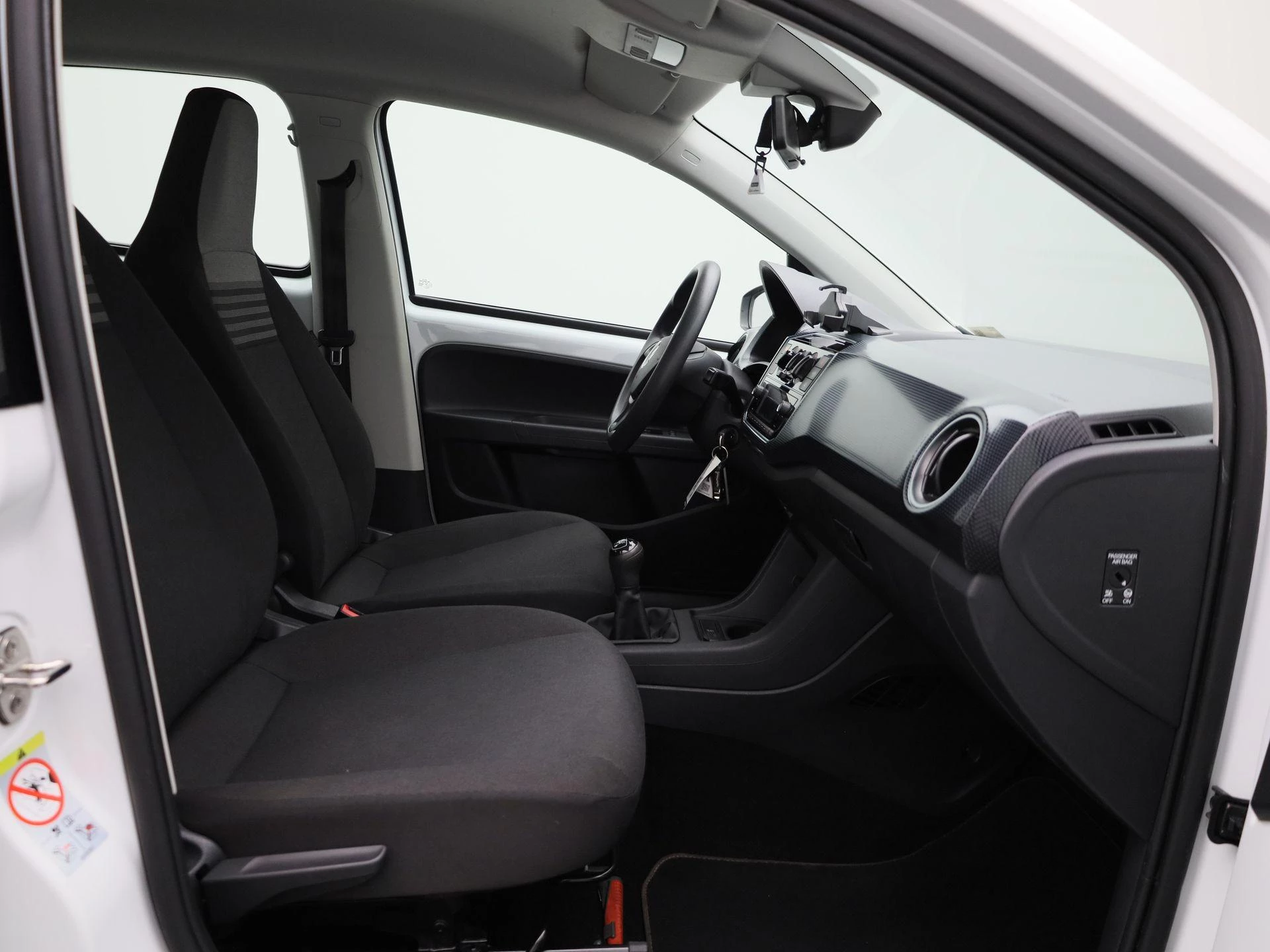 Volkswagen-up!-image-24