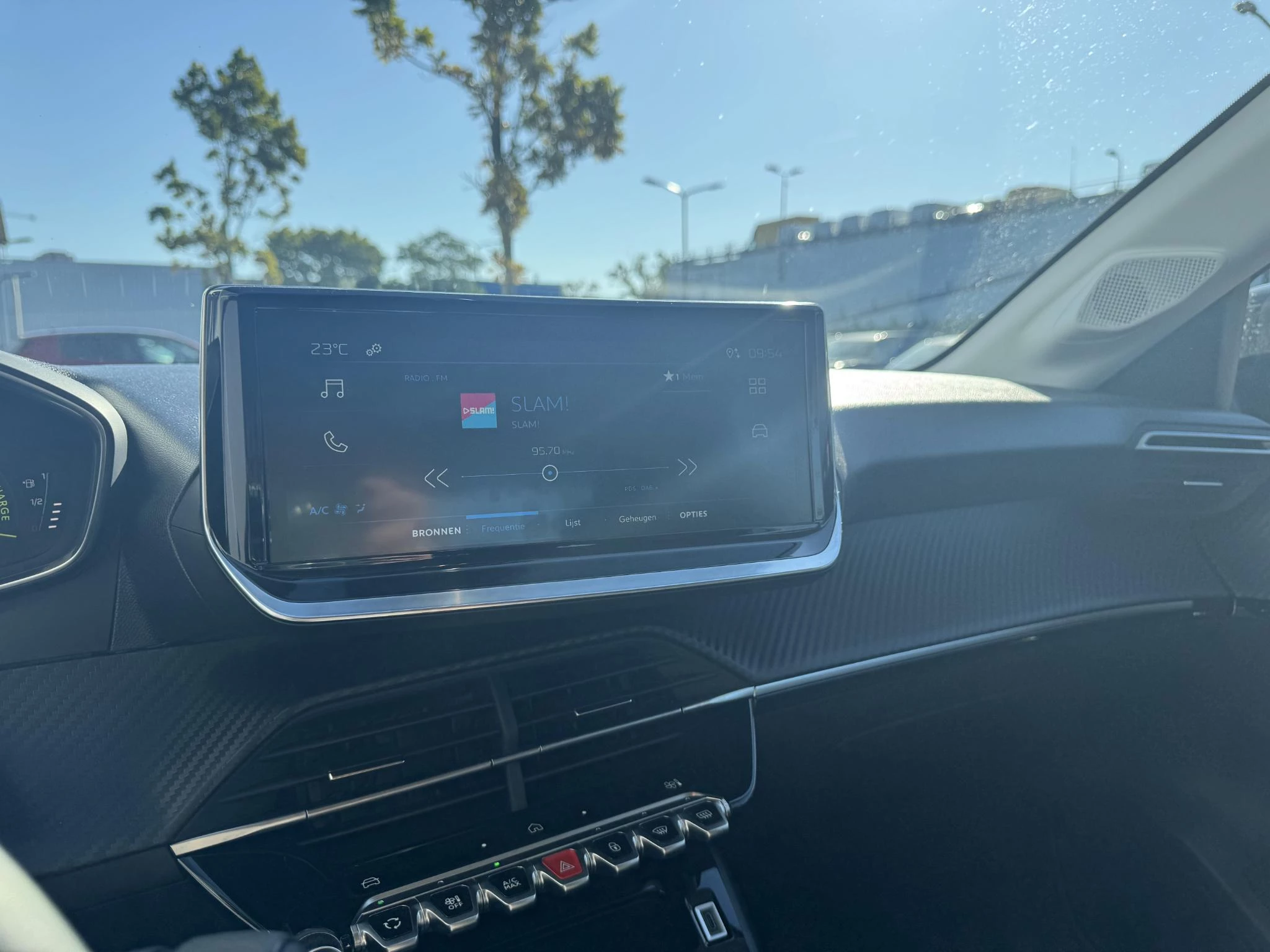 Peugeot-208-image-17