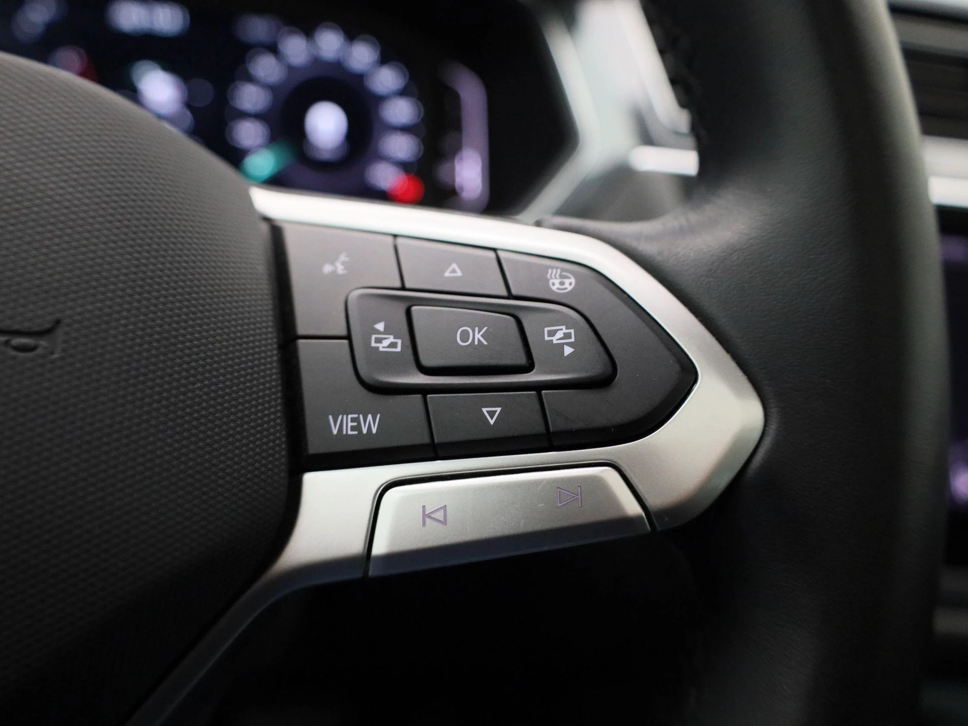Volkswagen-Tiguan-image-15