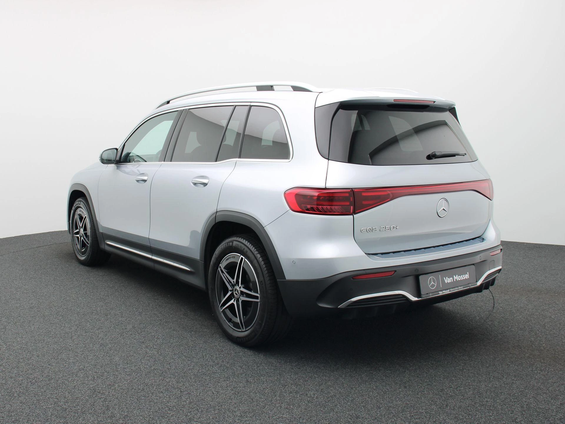 Mercedes-Benz EQB 250+ AMG Line + PANORAMISCH DAK + CARPLAY + ADVANCED SOUND +