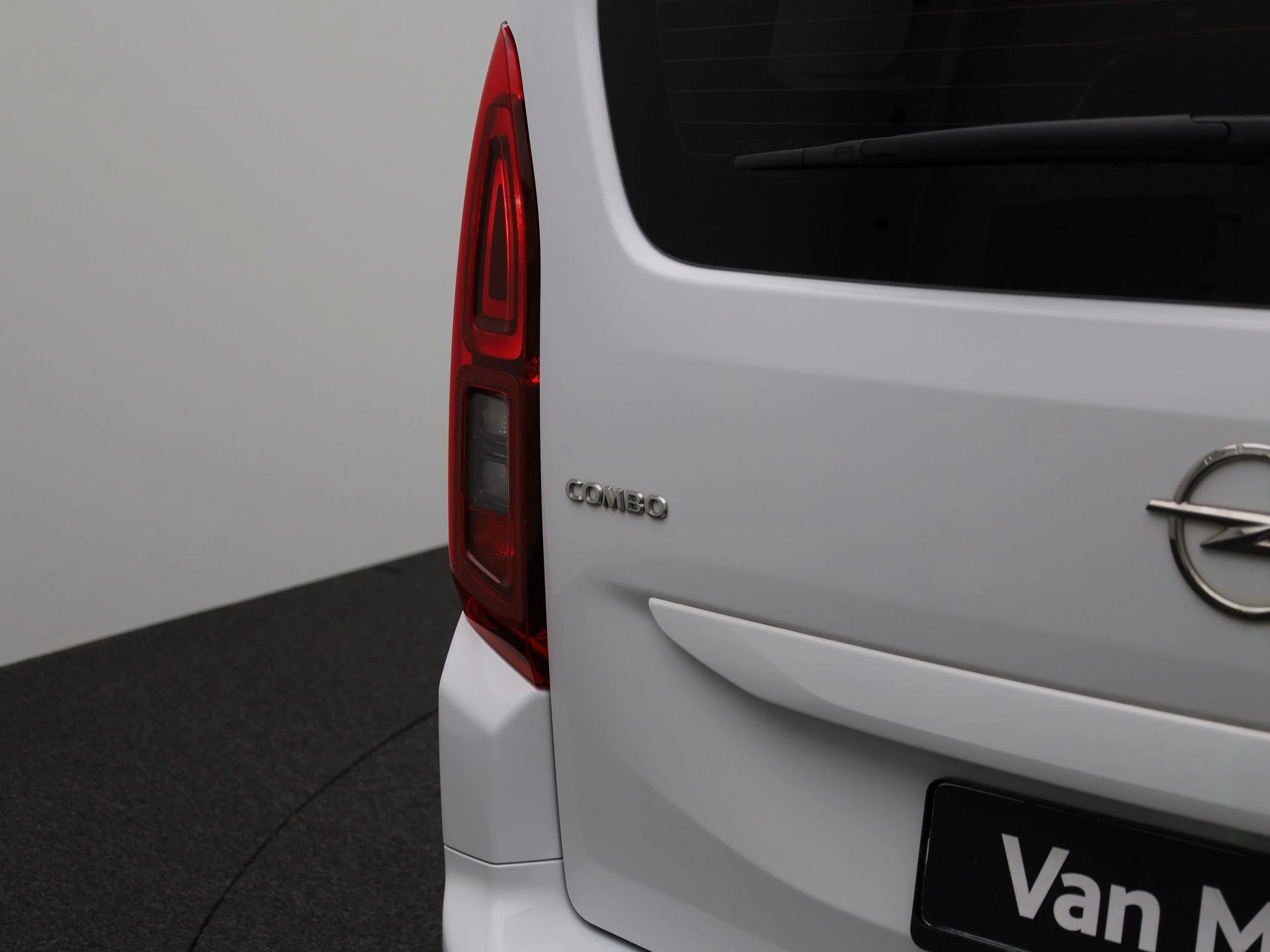 Opel-Combo Life-image-34