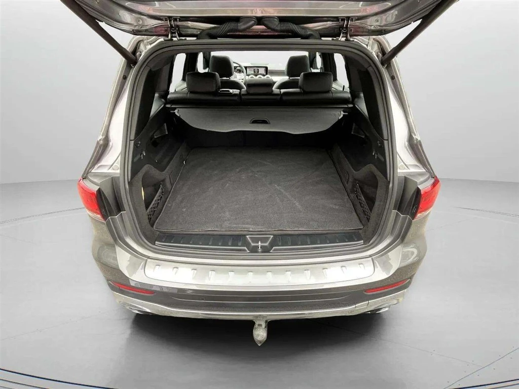 Mercedes-Benz-GLB-image-23