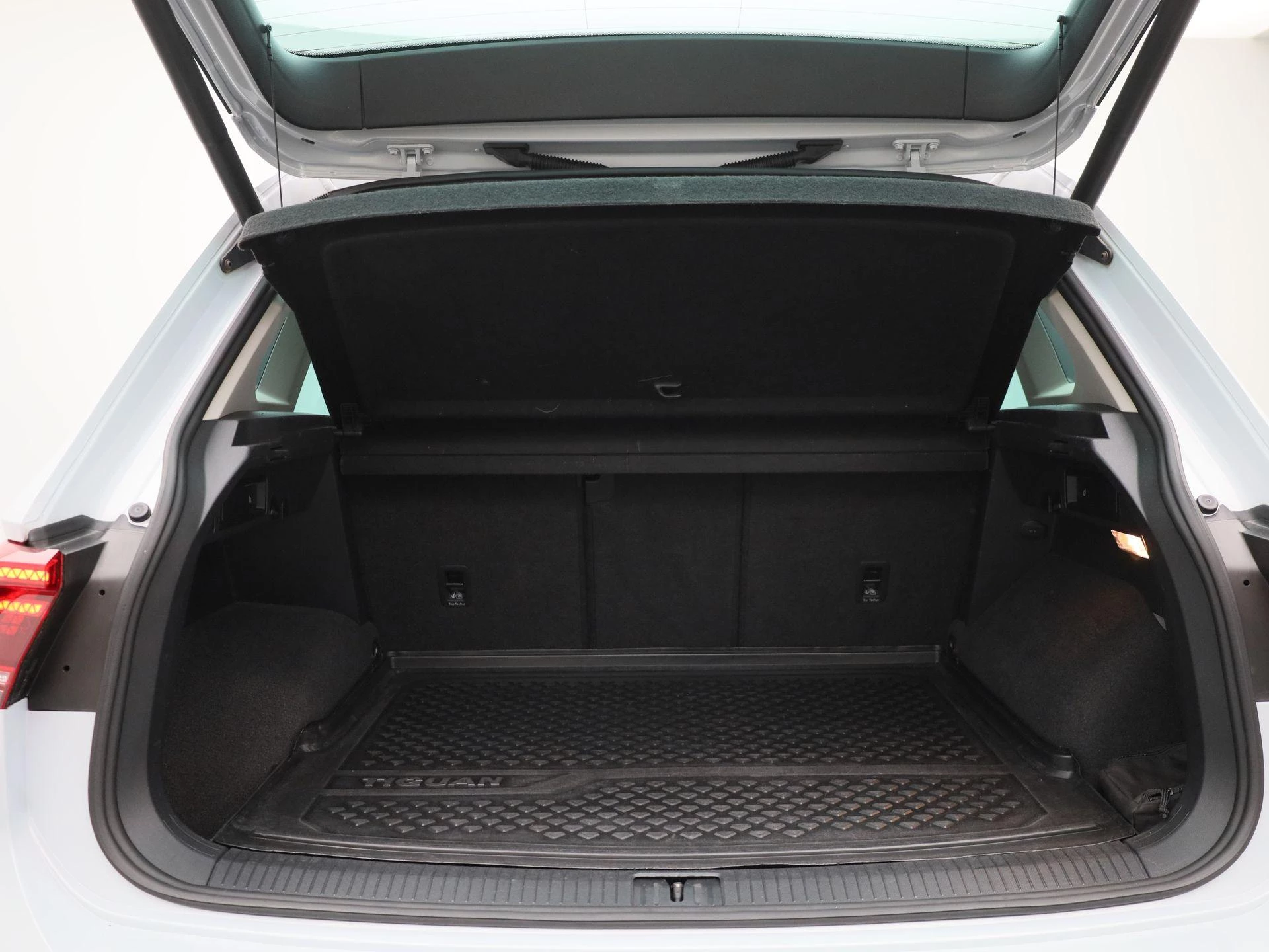 Volkswagen-Tiguan-image-13