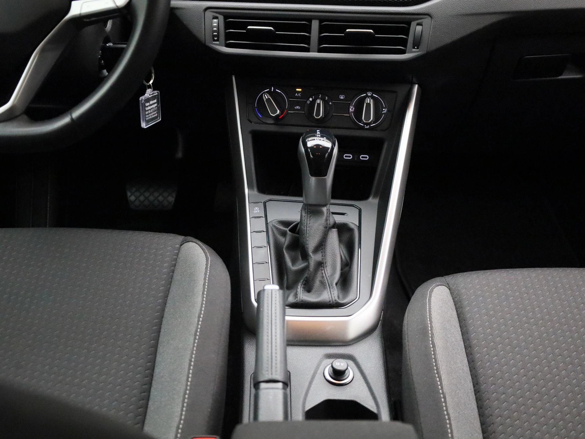 Volkswagen-Polo-image-8