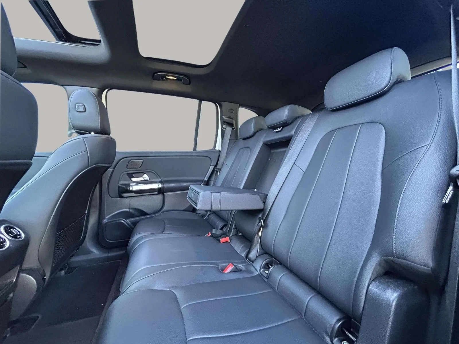 Mercedes-Benz-EQB-image-19