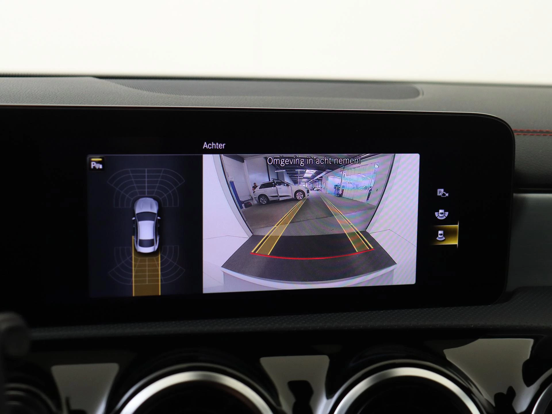 Mercedes-Benz-CLA-image-18