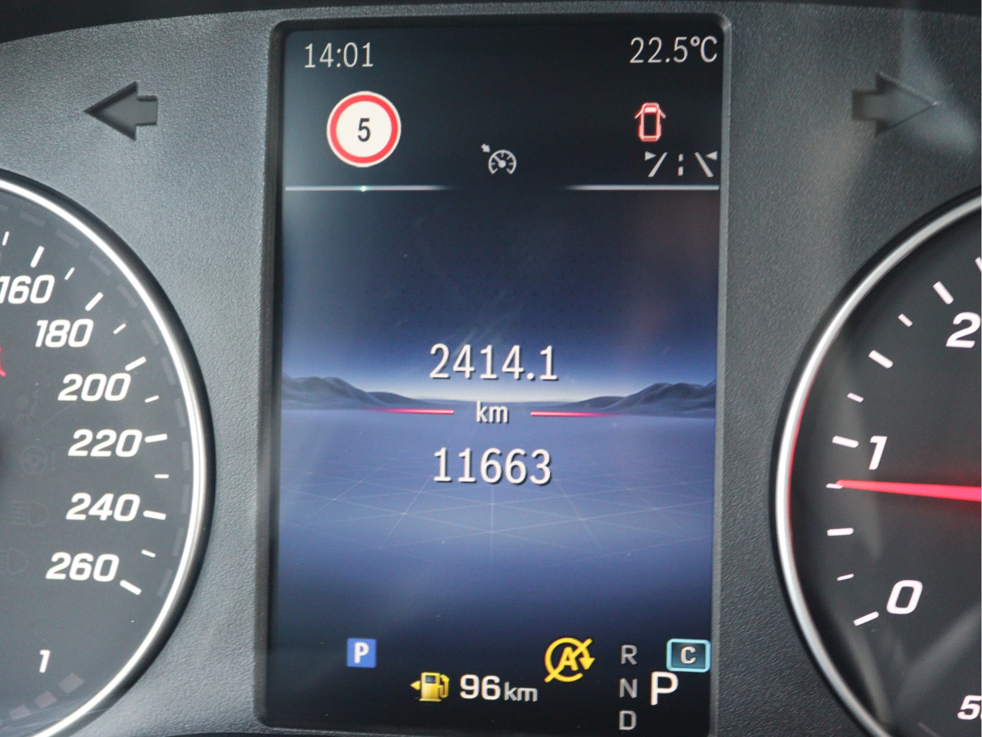 Mercedes-Benz-Vito-image-5