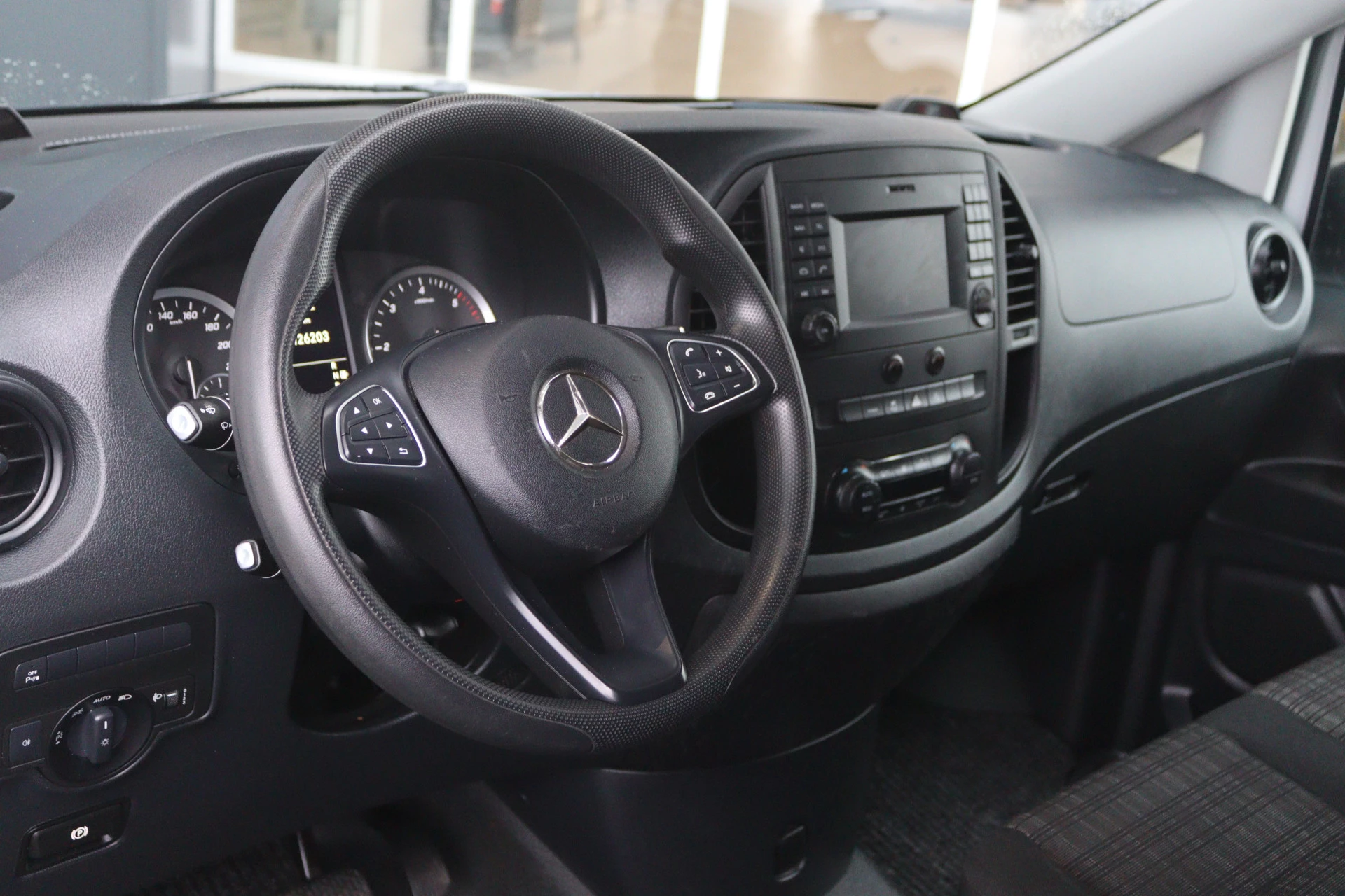 Mercedes-Benz-Vito-image-3