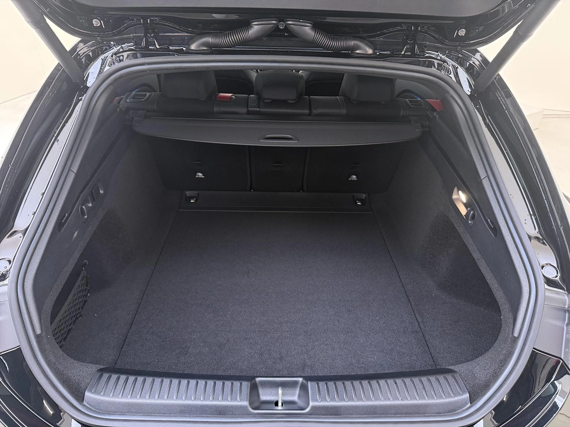 Mercedes-Benz-CLA-image-27