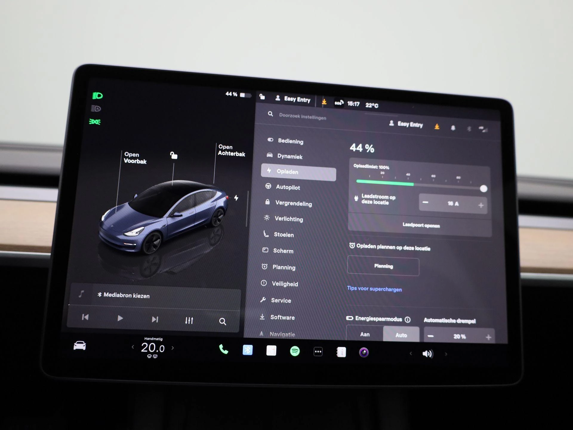 Tesla-Model 3-image-25