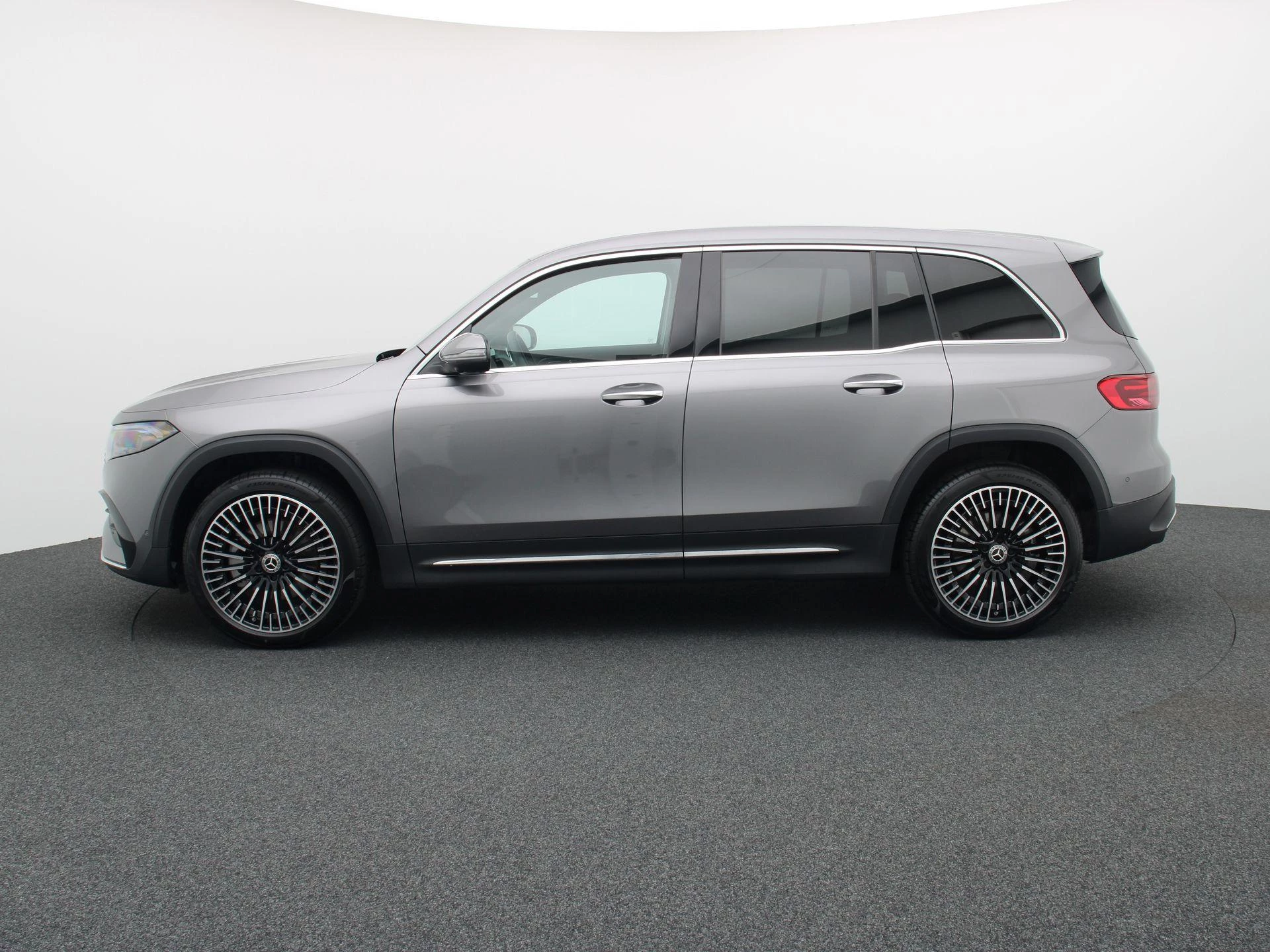 Mercedes-Benz EQB 250+ AMG LINE + HEAD UP + BURMESTER + CARPLAY +