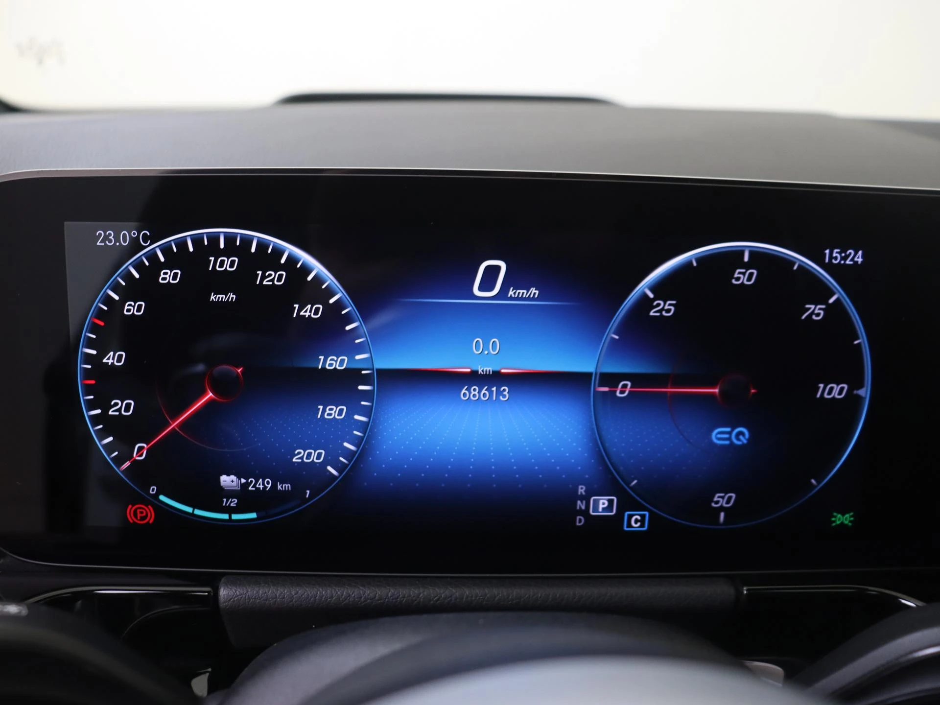 Mercedes-Benz-EQA-image-10