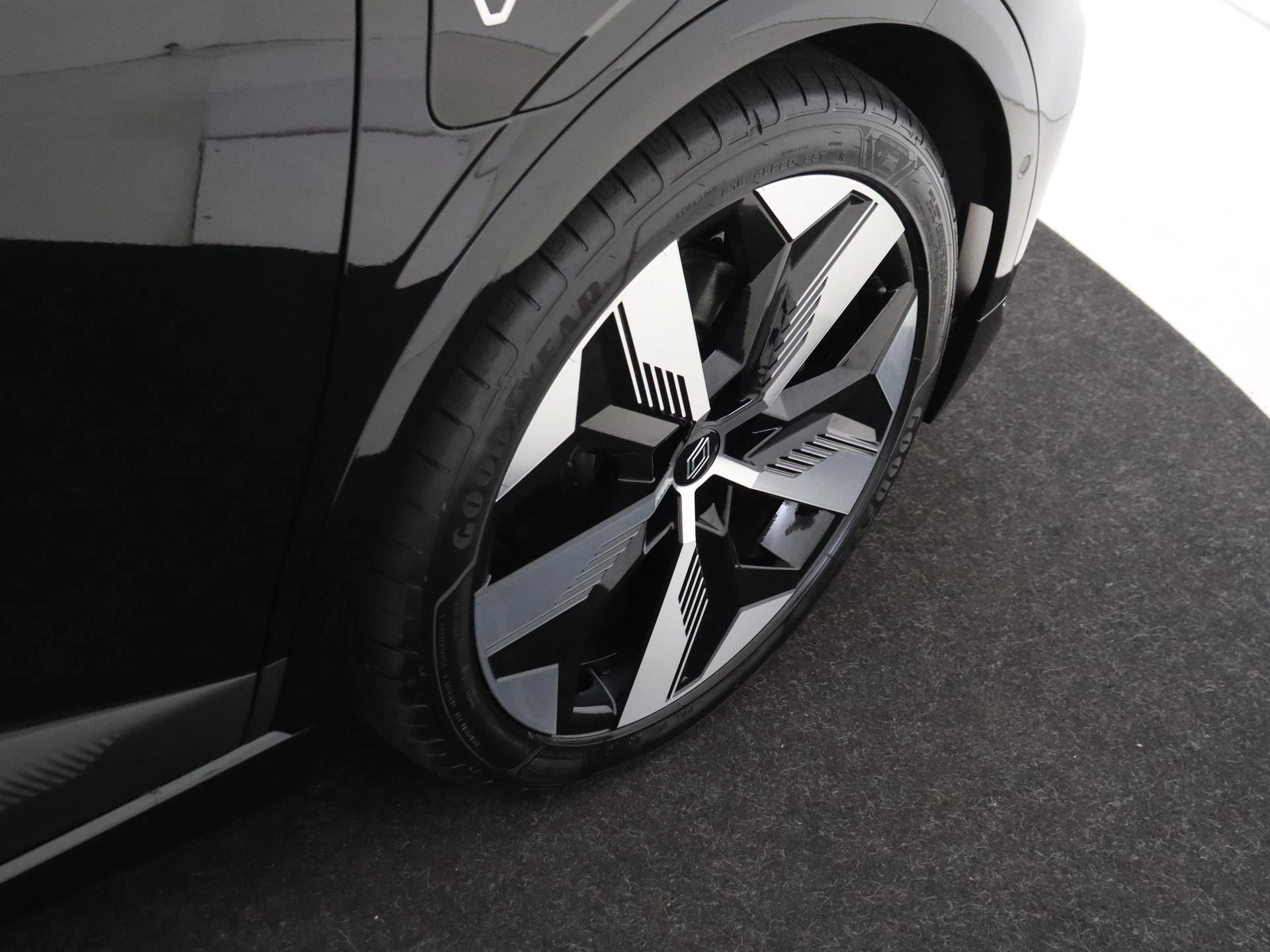 Renault-Megane E-Tech-image-4