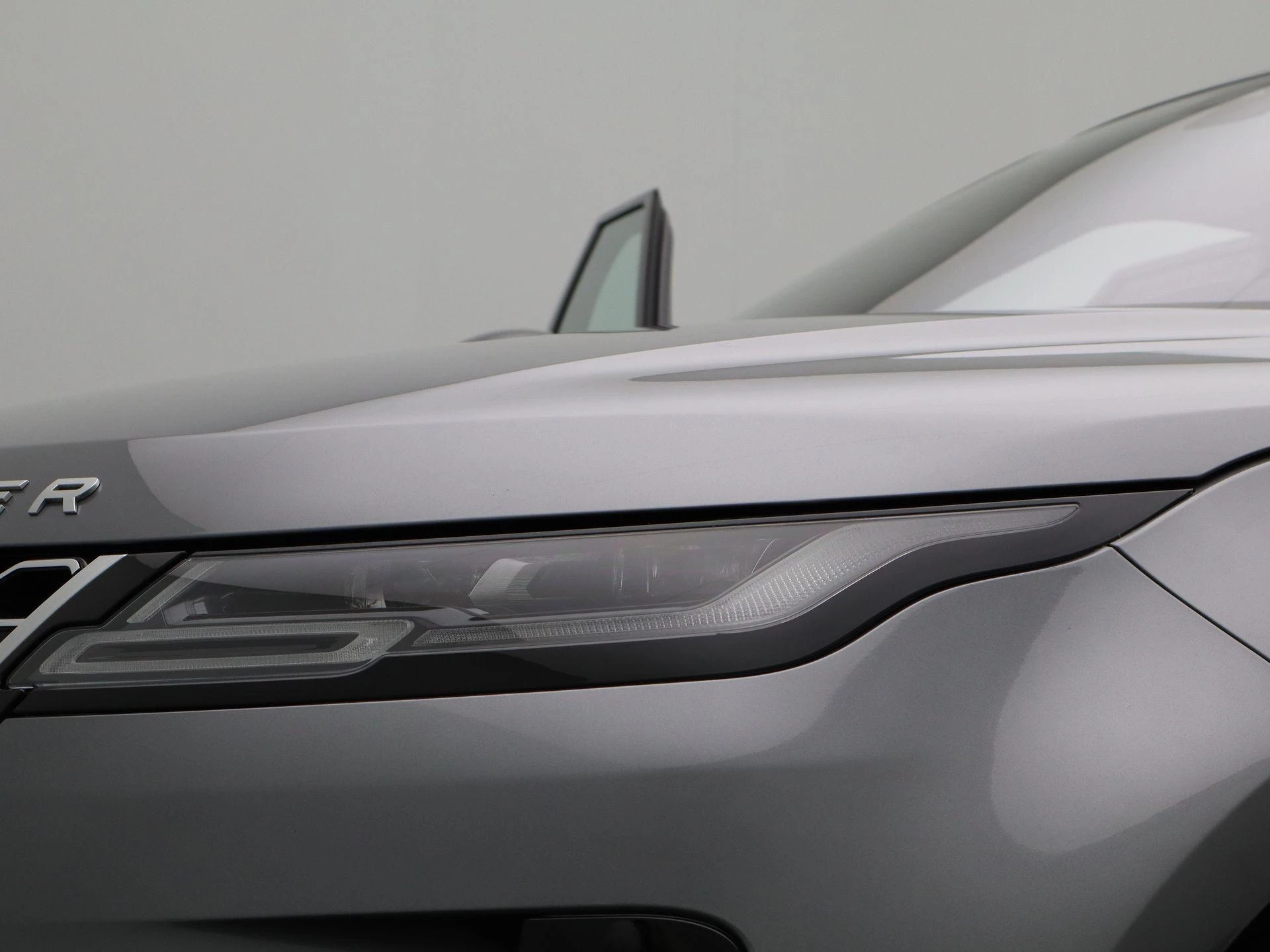 Land Rover-Range Rover Evoque-image-13